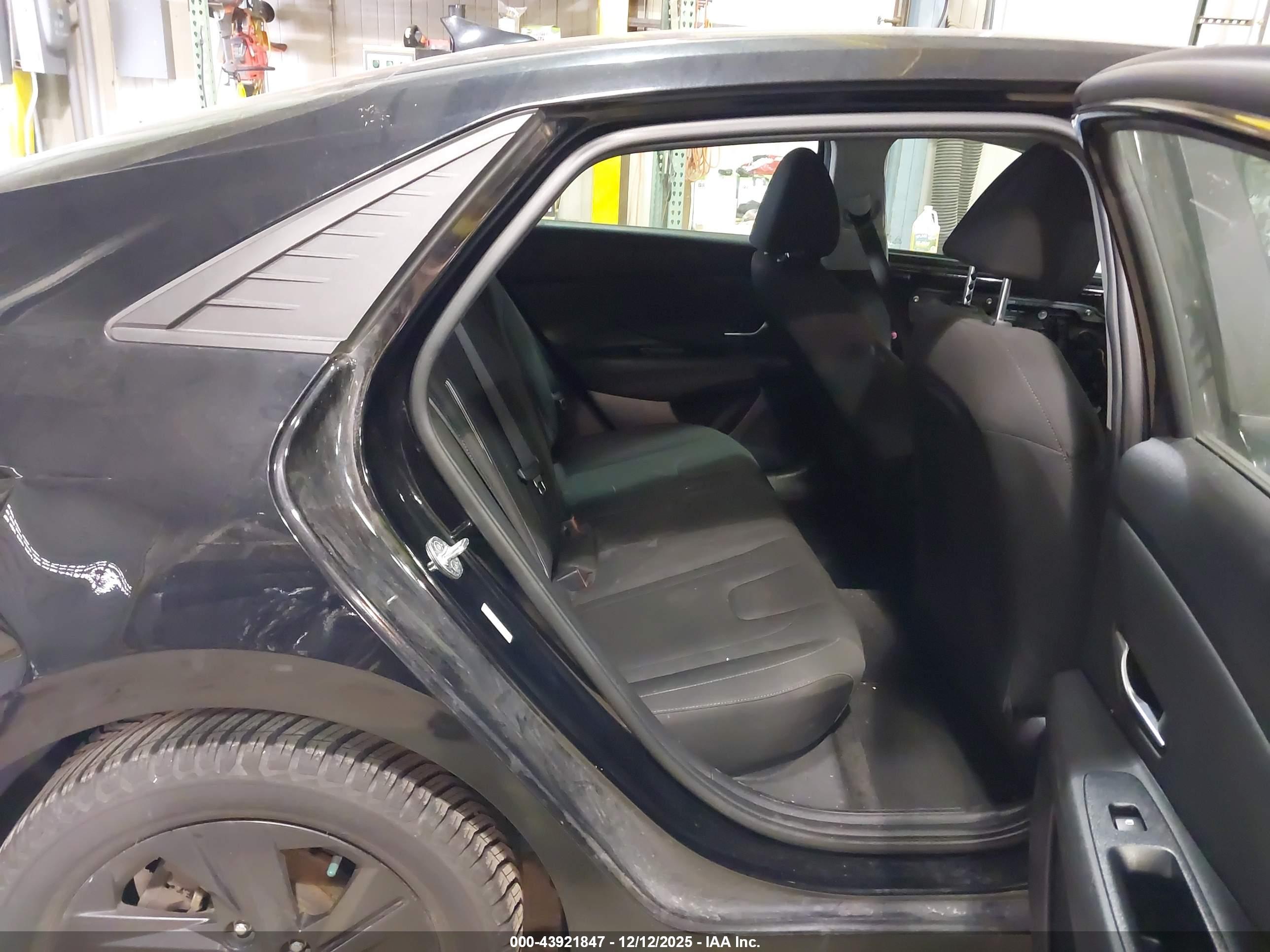 HYUNDAI ELANTRA image 8
