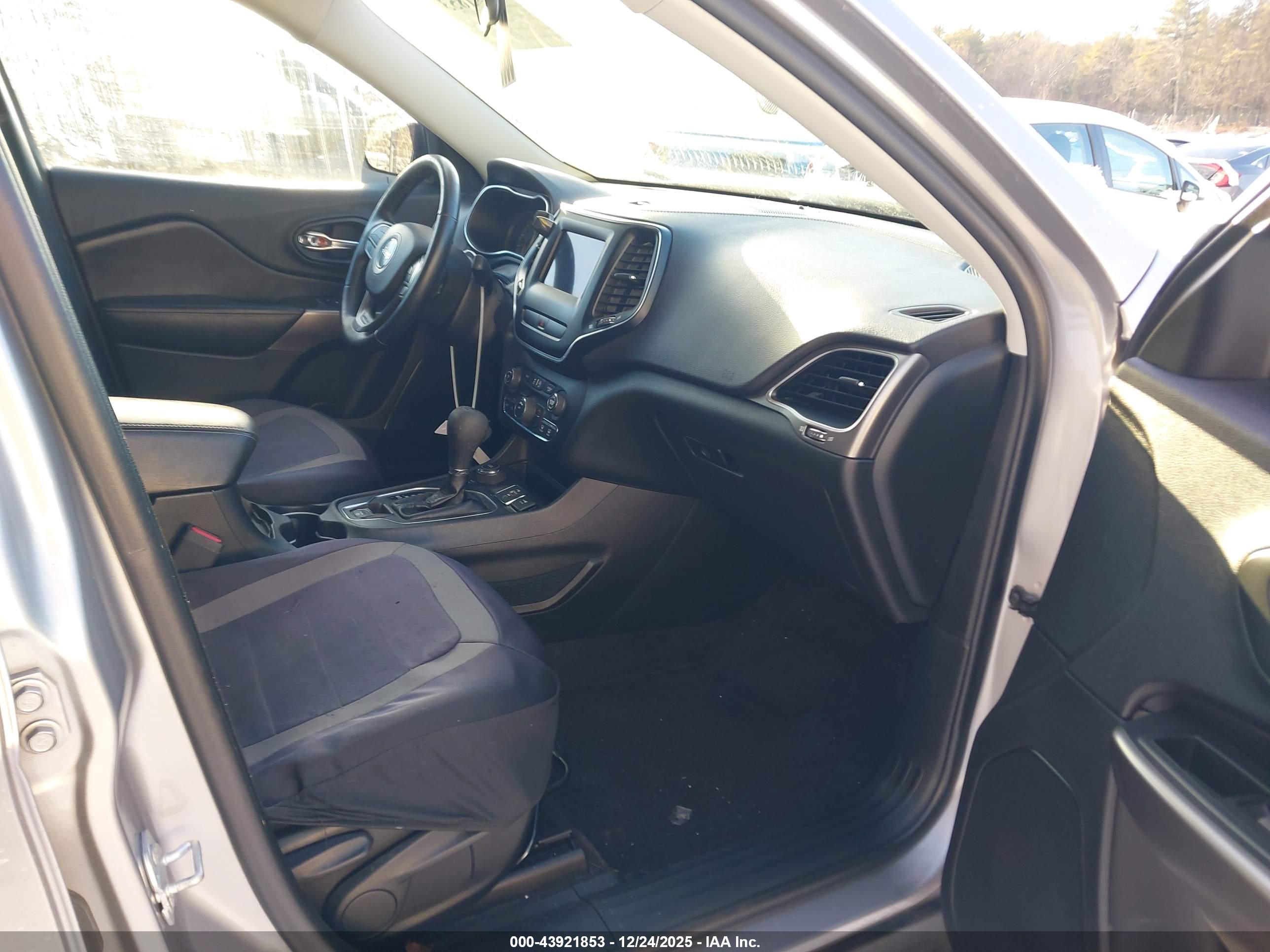 JEEP CHEROKEE image 5