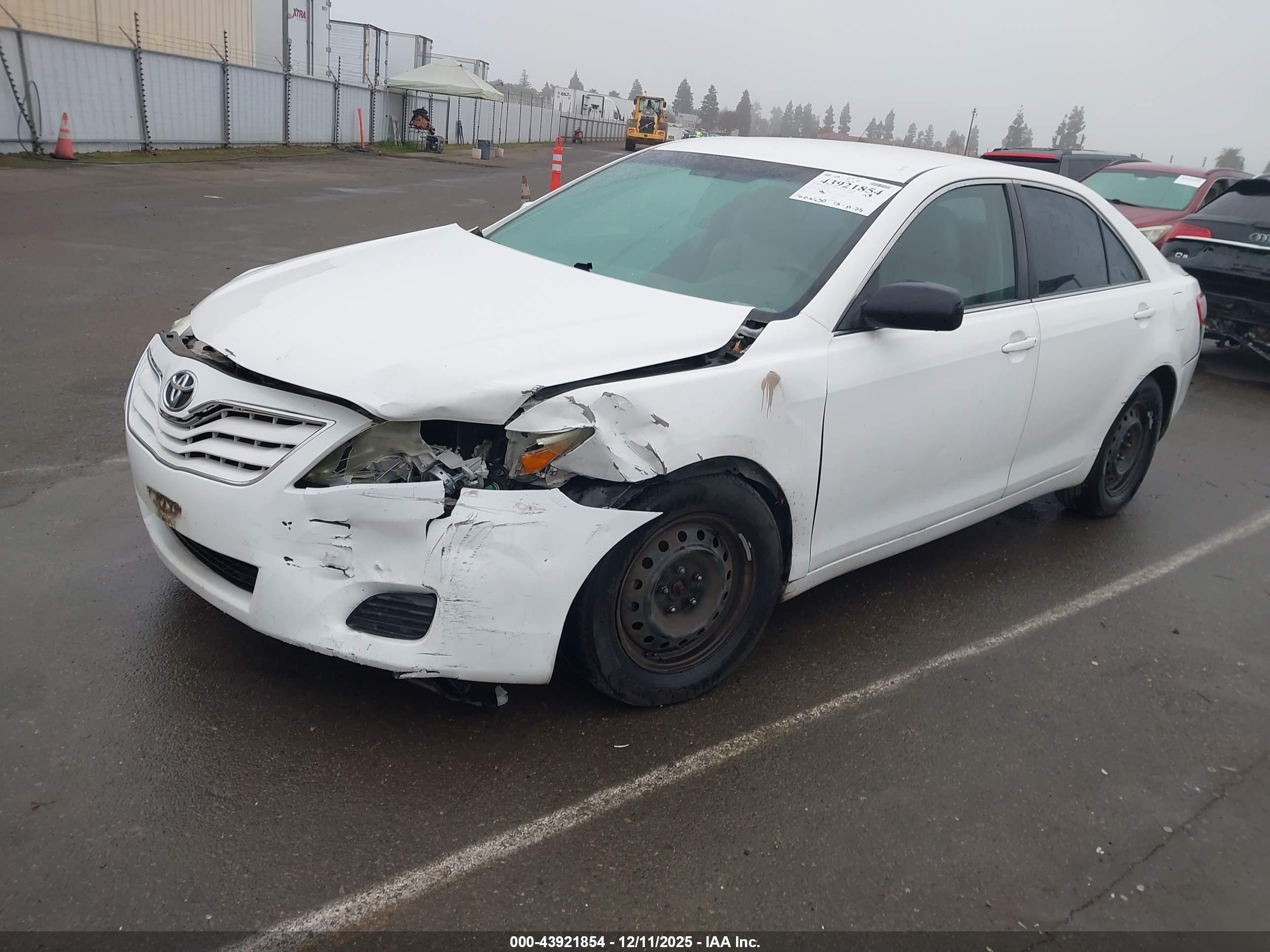 TOYOTA CAMRY image 2
