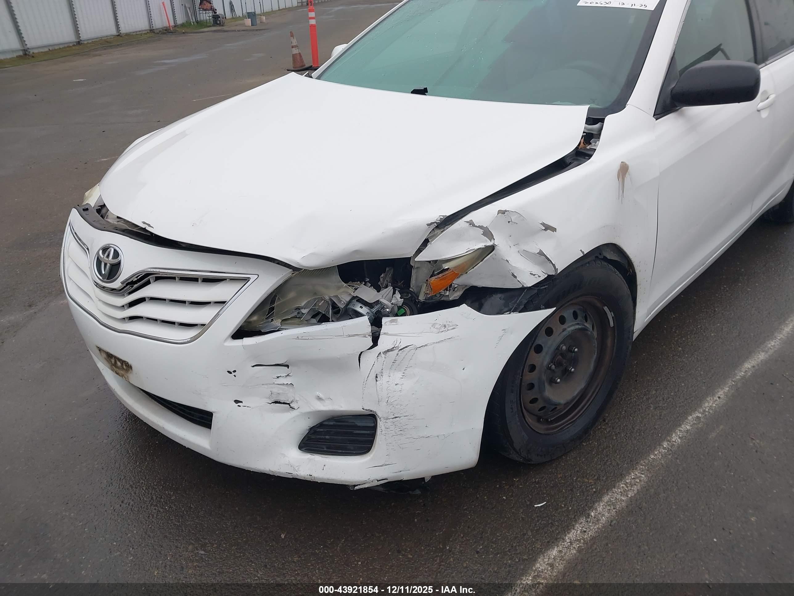 TOYOTA CAMRY image 6