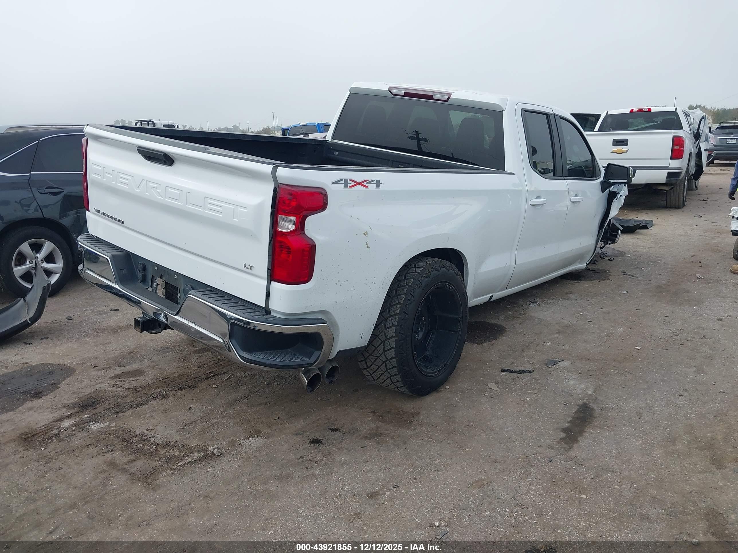 CHEVROLET SILVERADO image 4