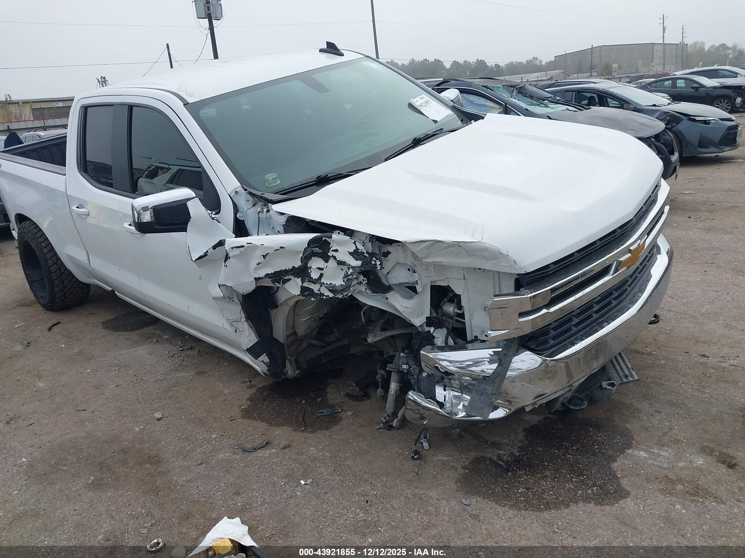 CHEVROLET SILVERADO image 6
