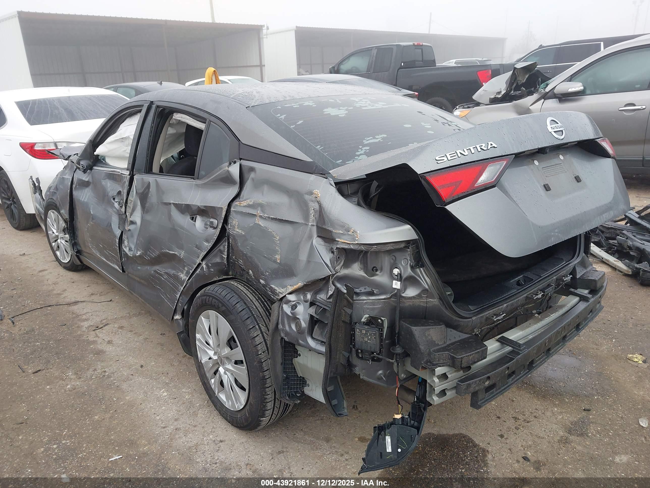 NISSAN SENTRA image 3