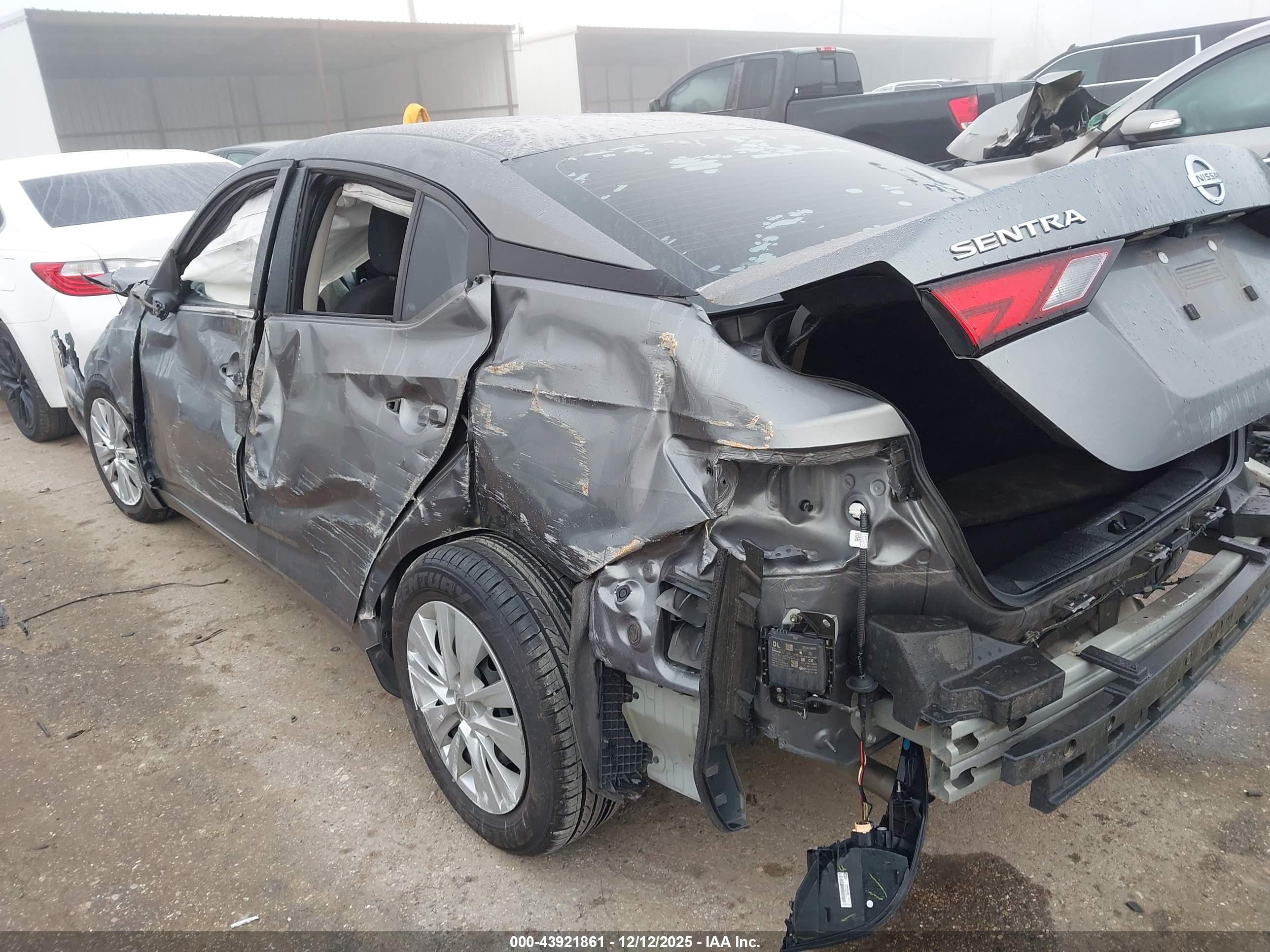 NISSAN SENTRA image 6