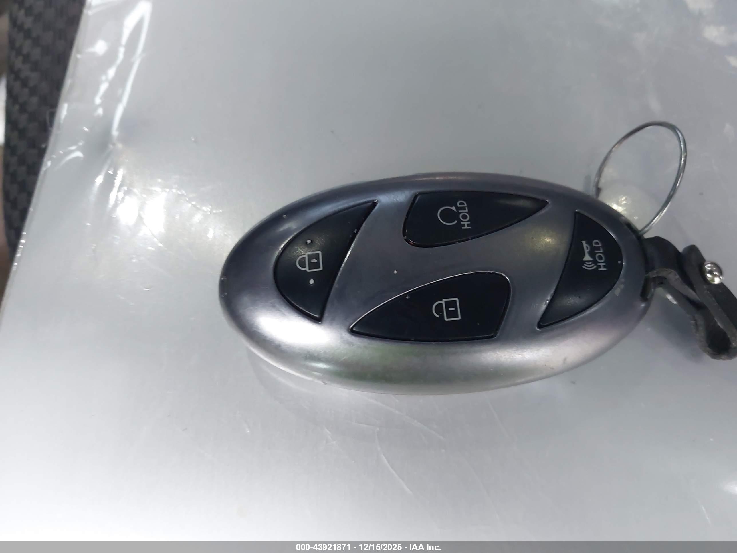 HYUNDAI SANTA image 11