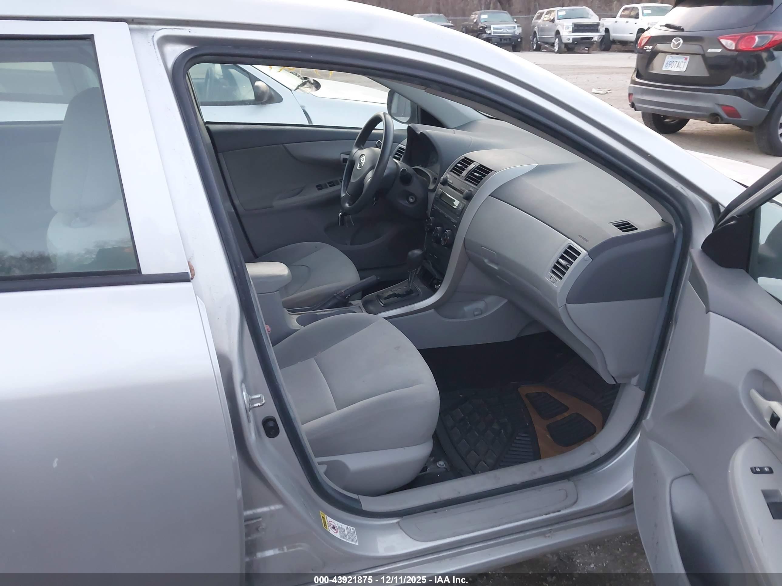 TOYOTA COROLLA image 5