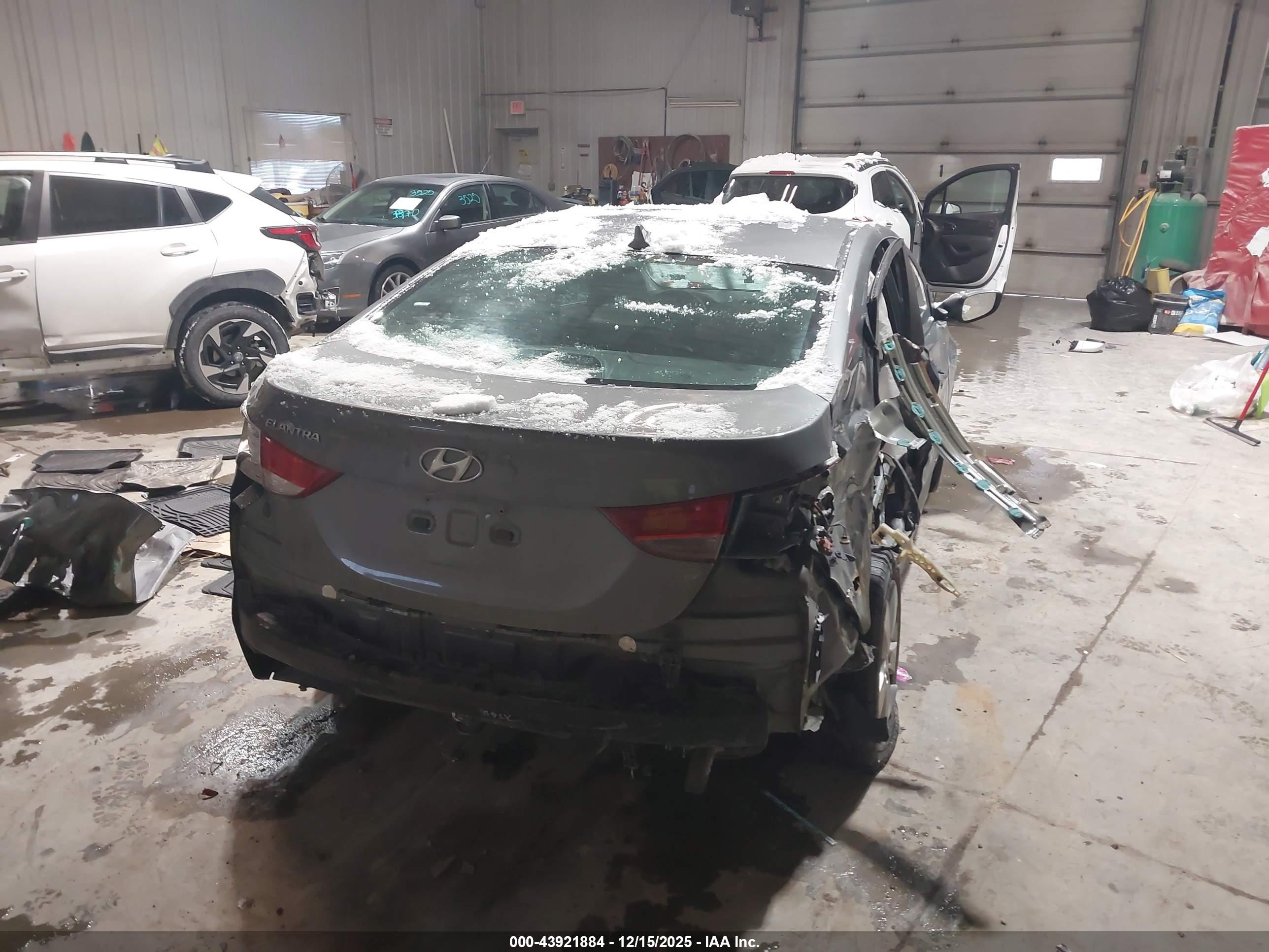 HYUNDAI ELANTRA image 4