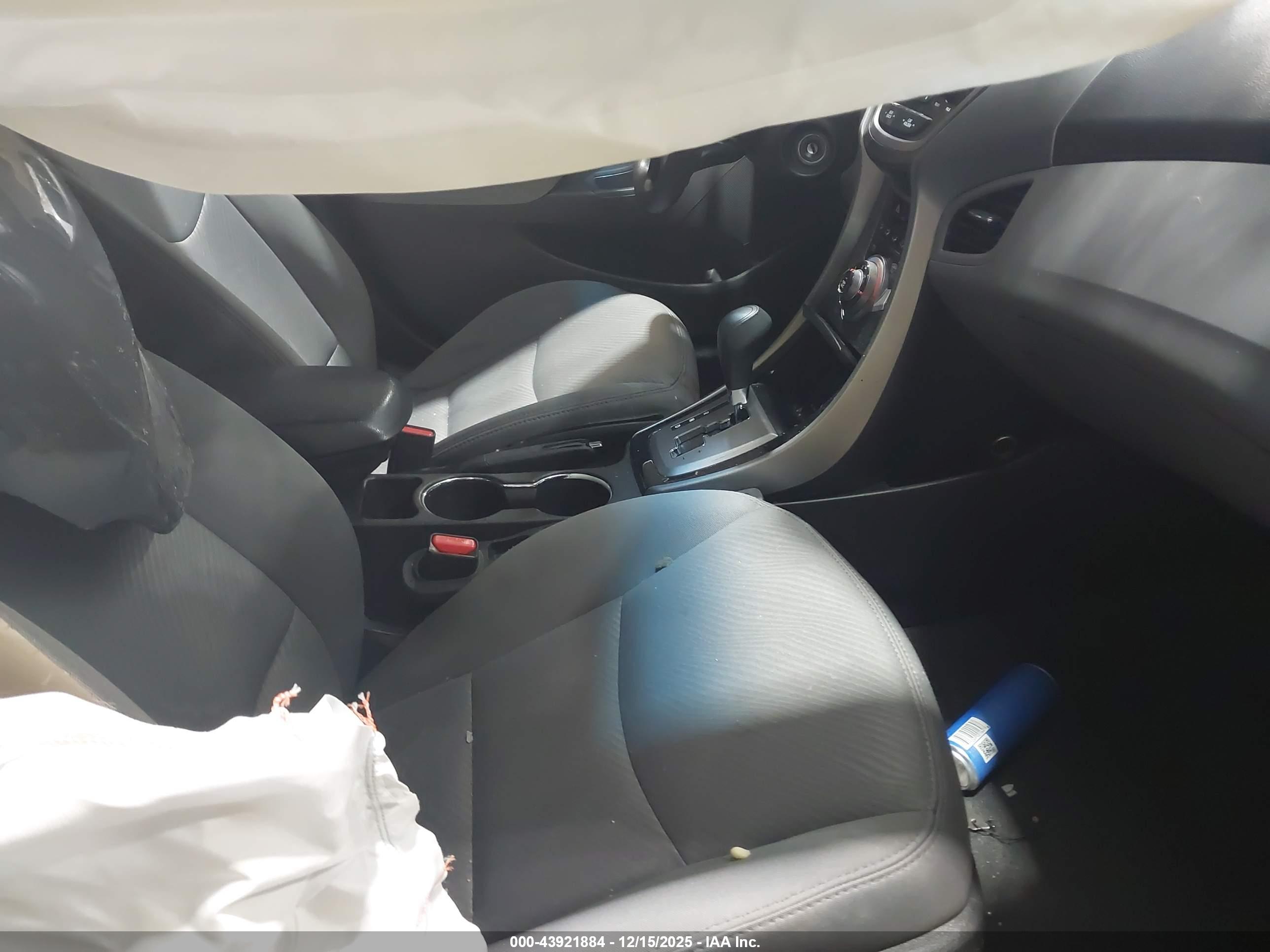 HYUNDAI ELANTRA image 5