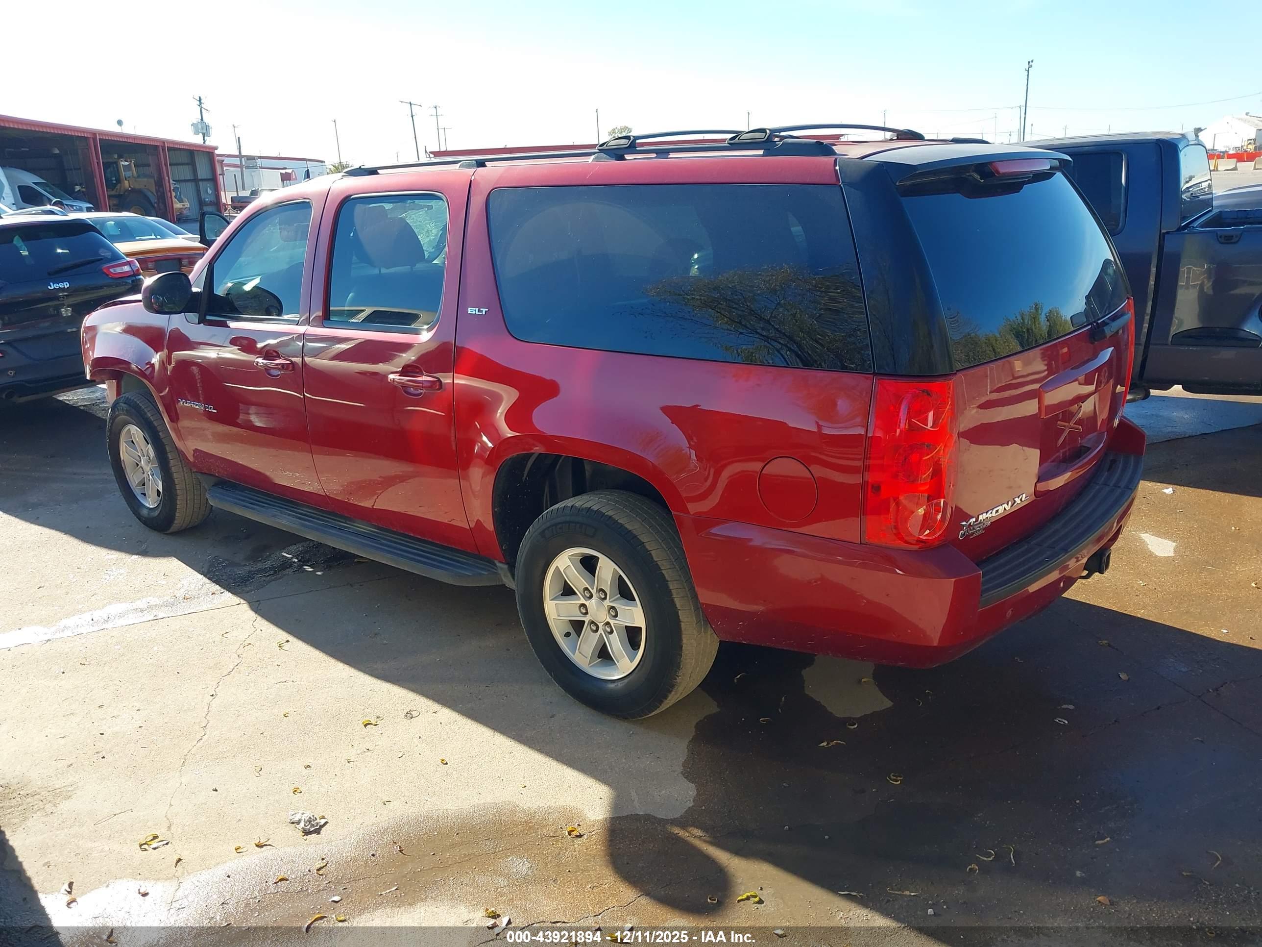 GMC YUKON image 3