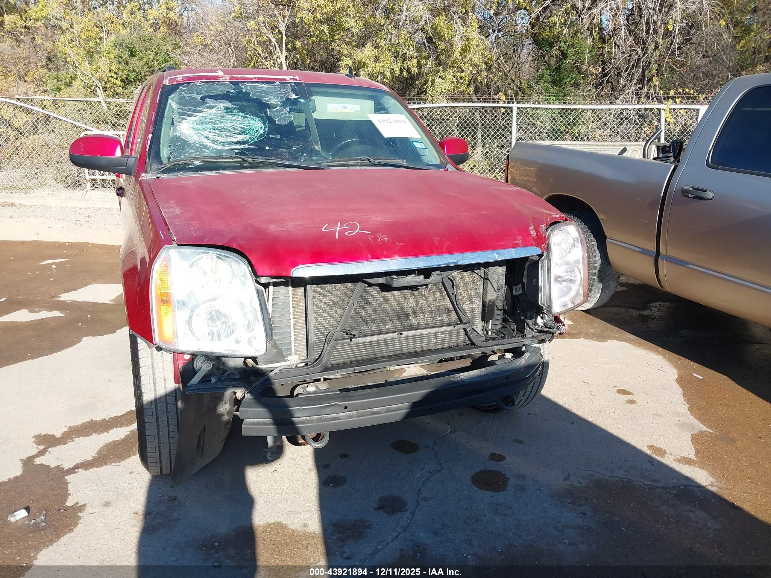 GMC YUKON image 6