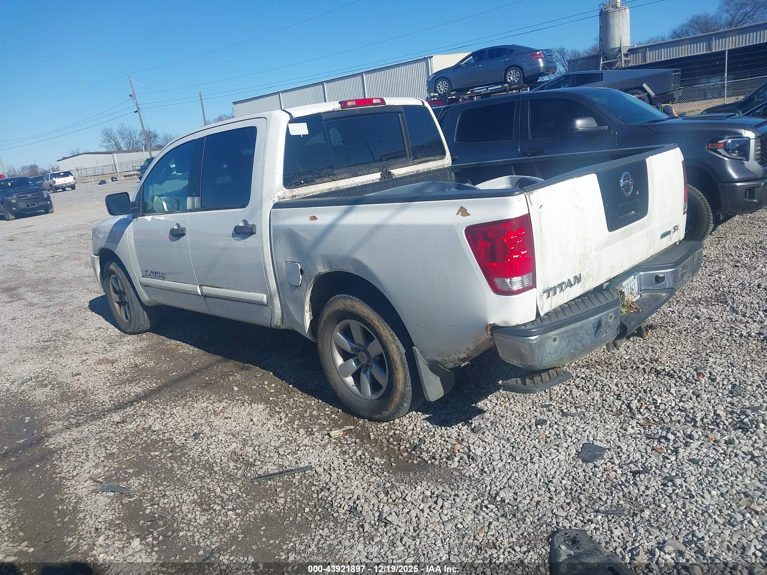 NISSAN TITAN image 3