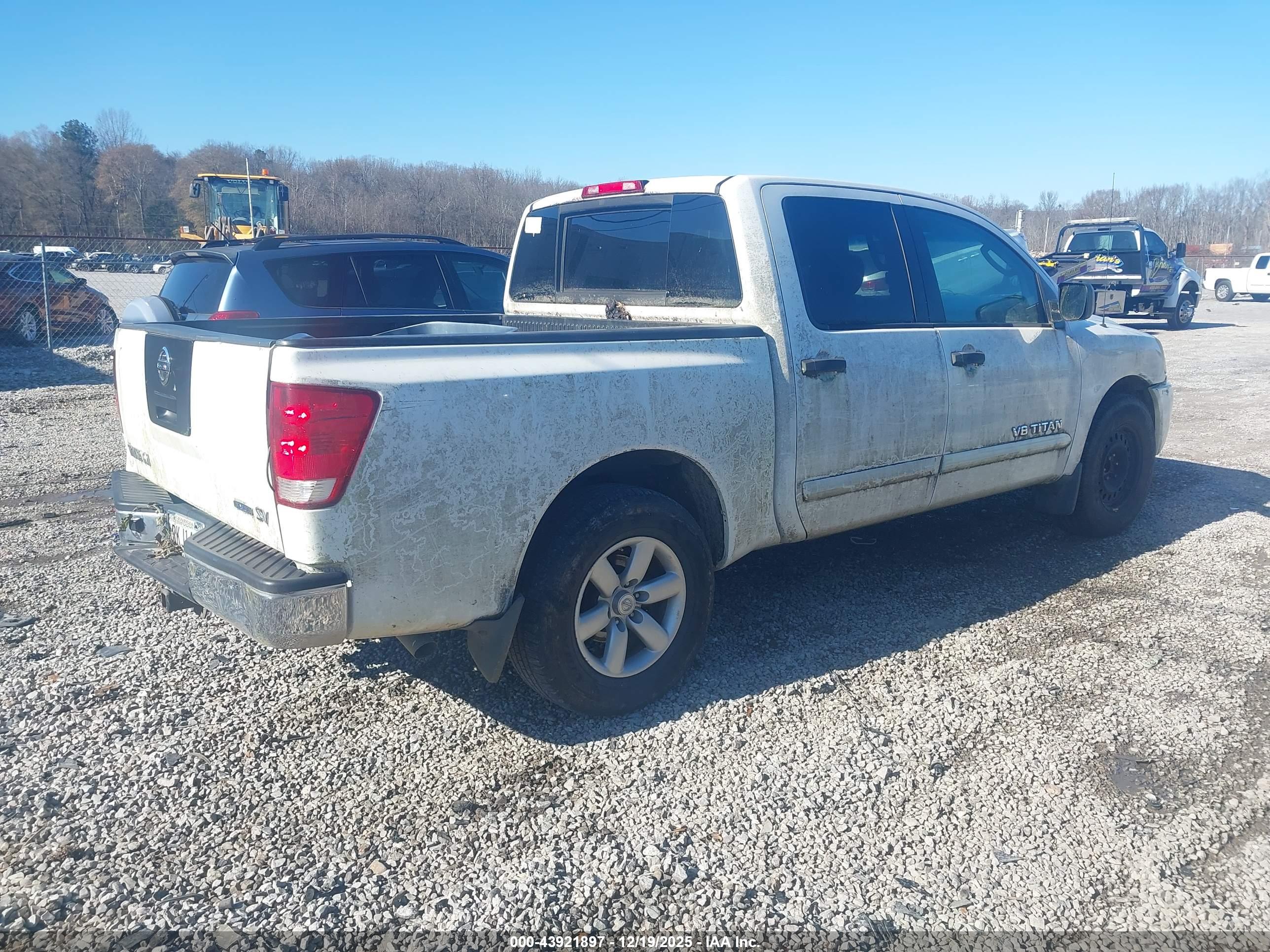 NISSAN TITAN image 4