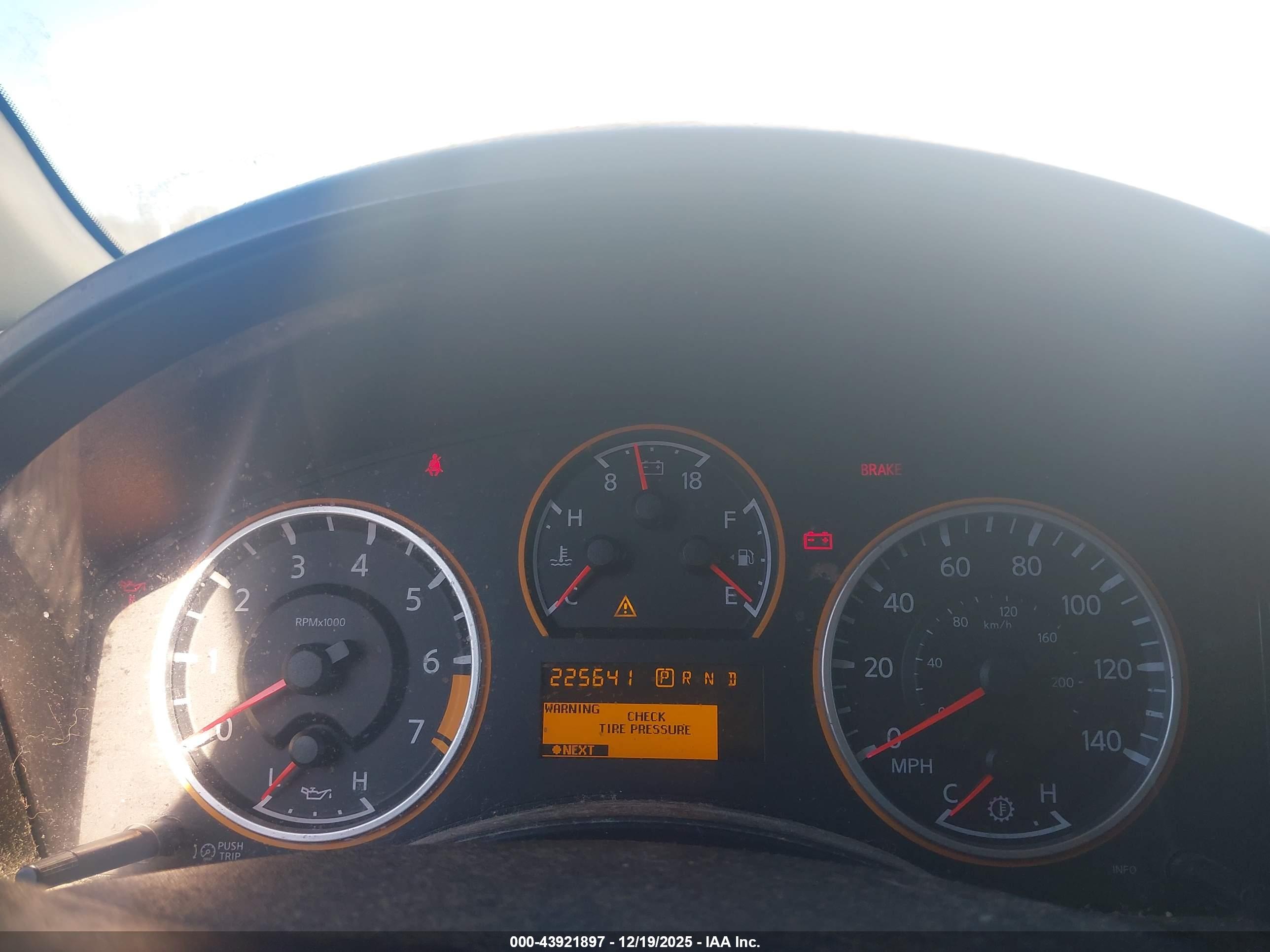 NISSAN TITAN image 7