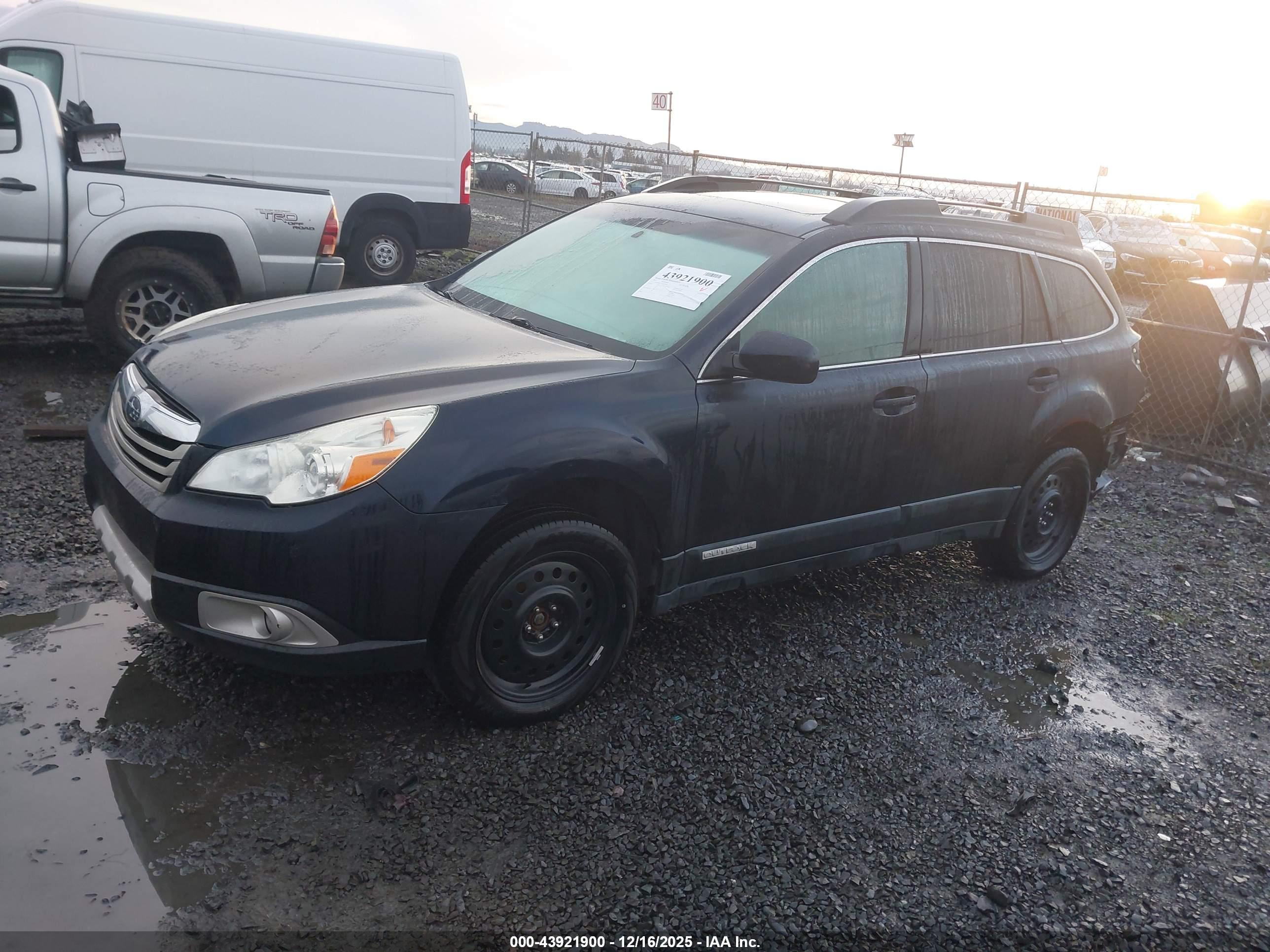 SUBARU OUTBACK image 2