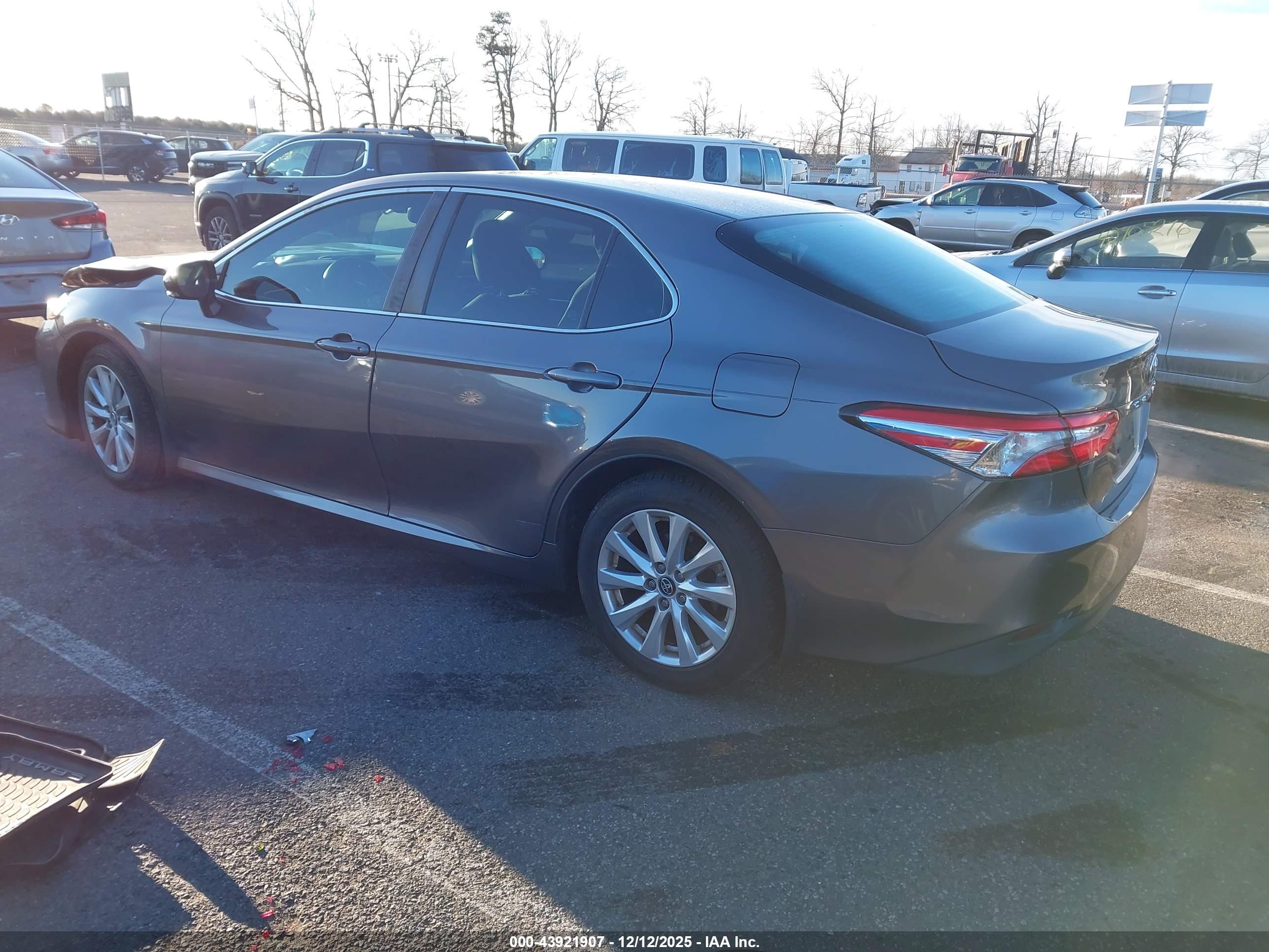 TOYOTA CAMRY image 3