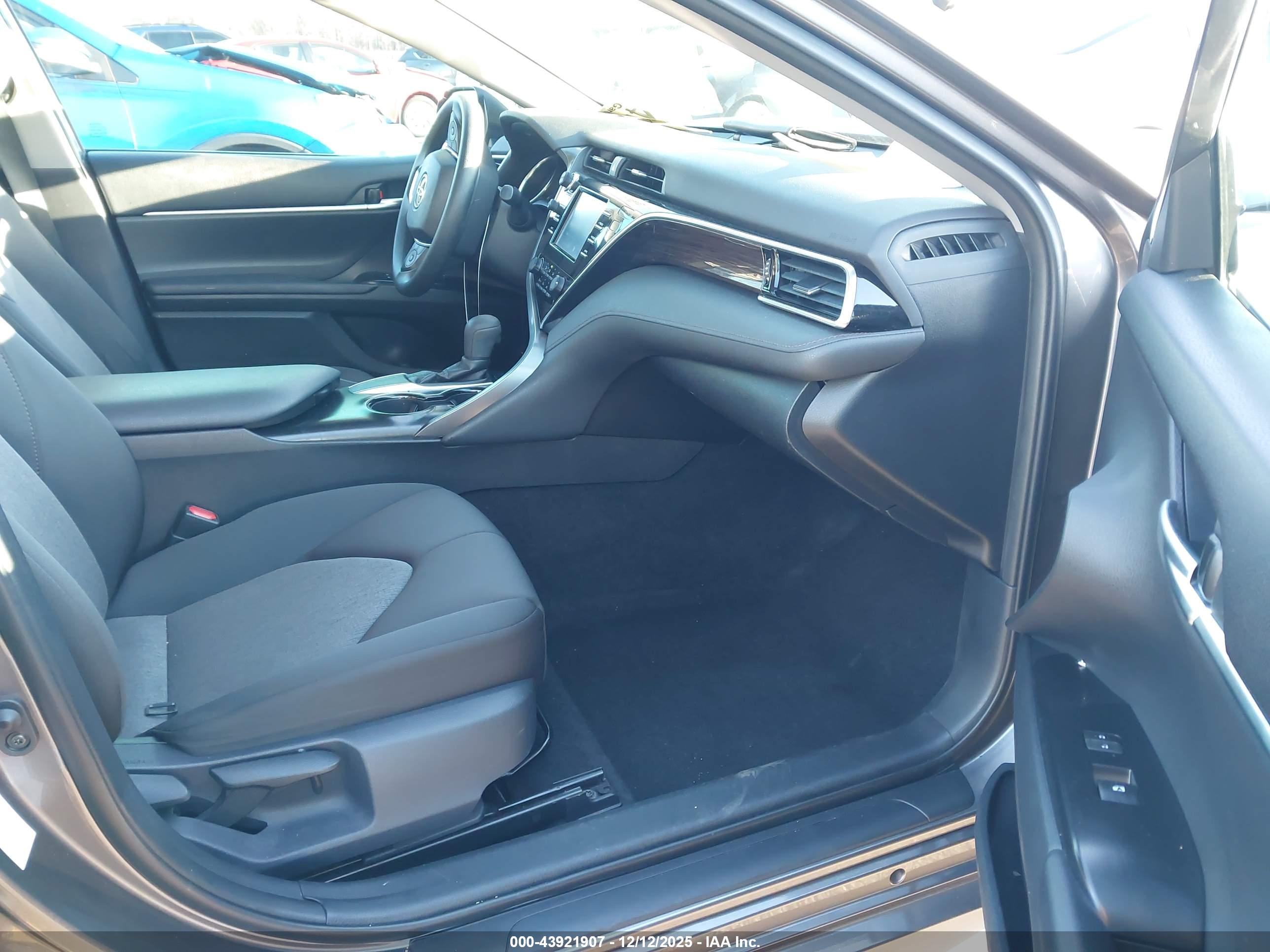 TOYOTA CAMRY image 5