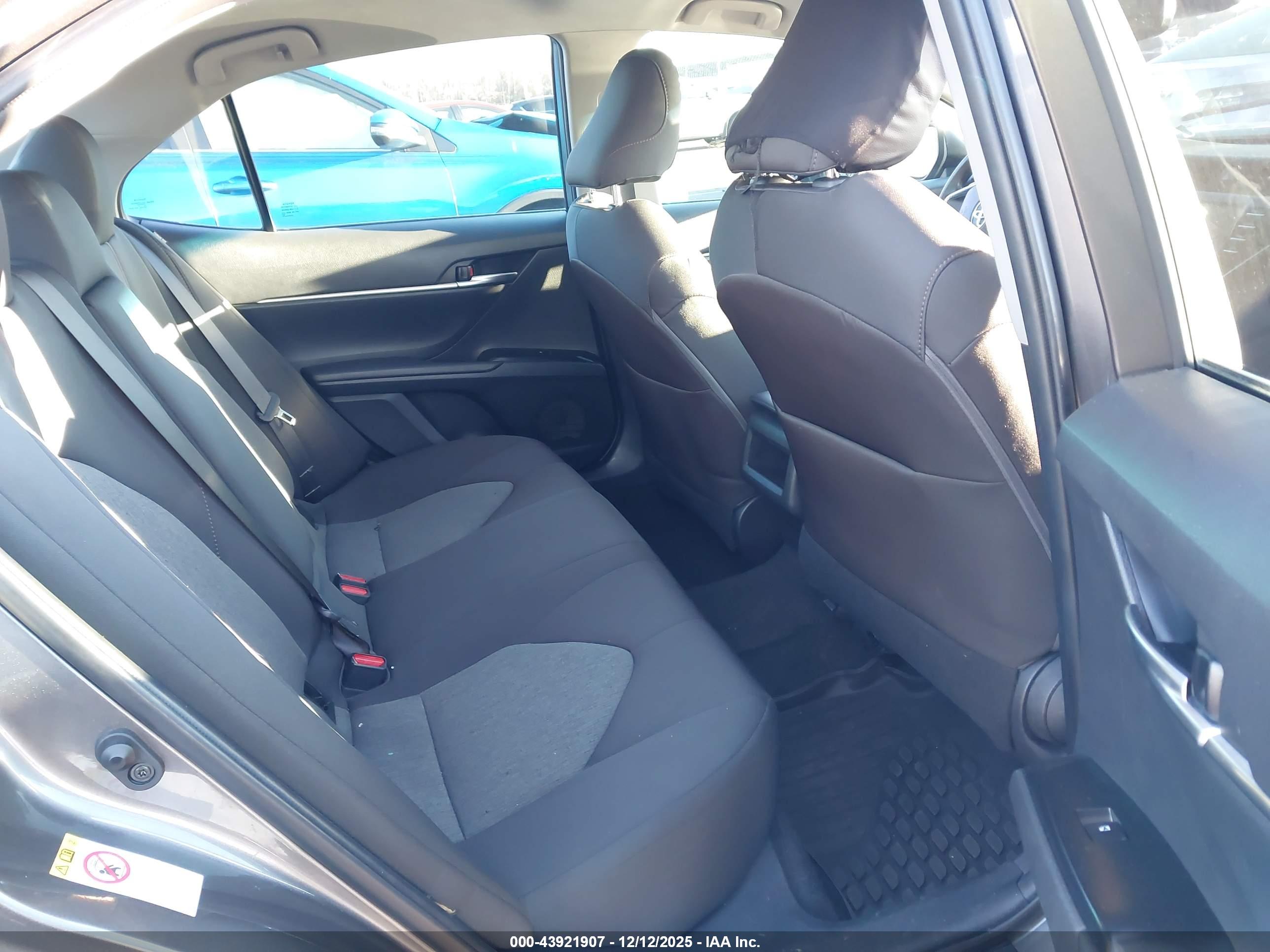 TOYOTA CAMRY image 8