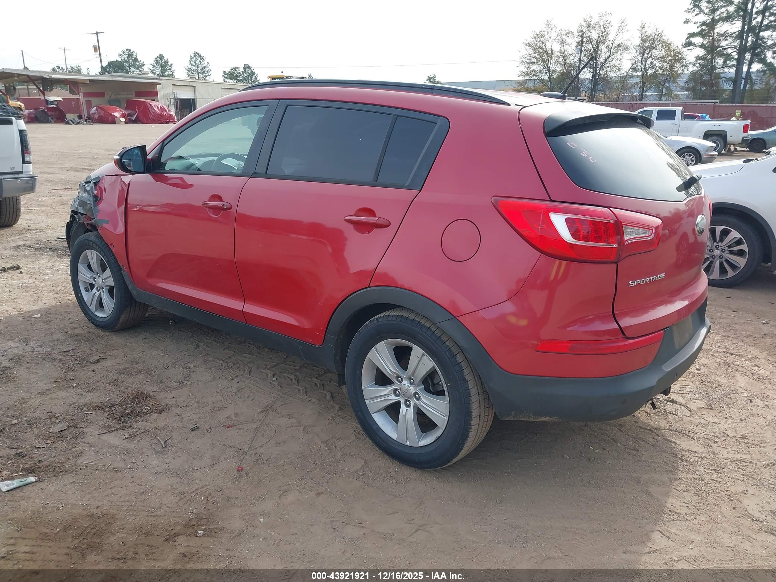 KIA SPORTAGE image 3