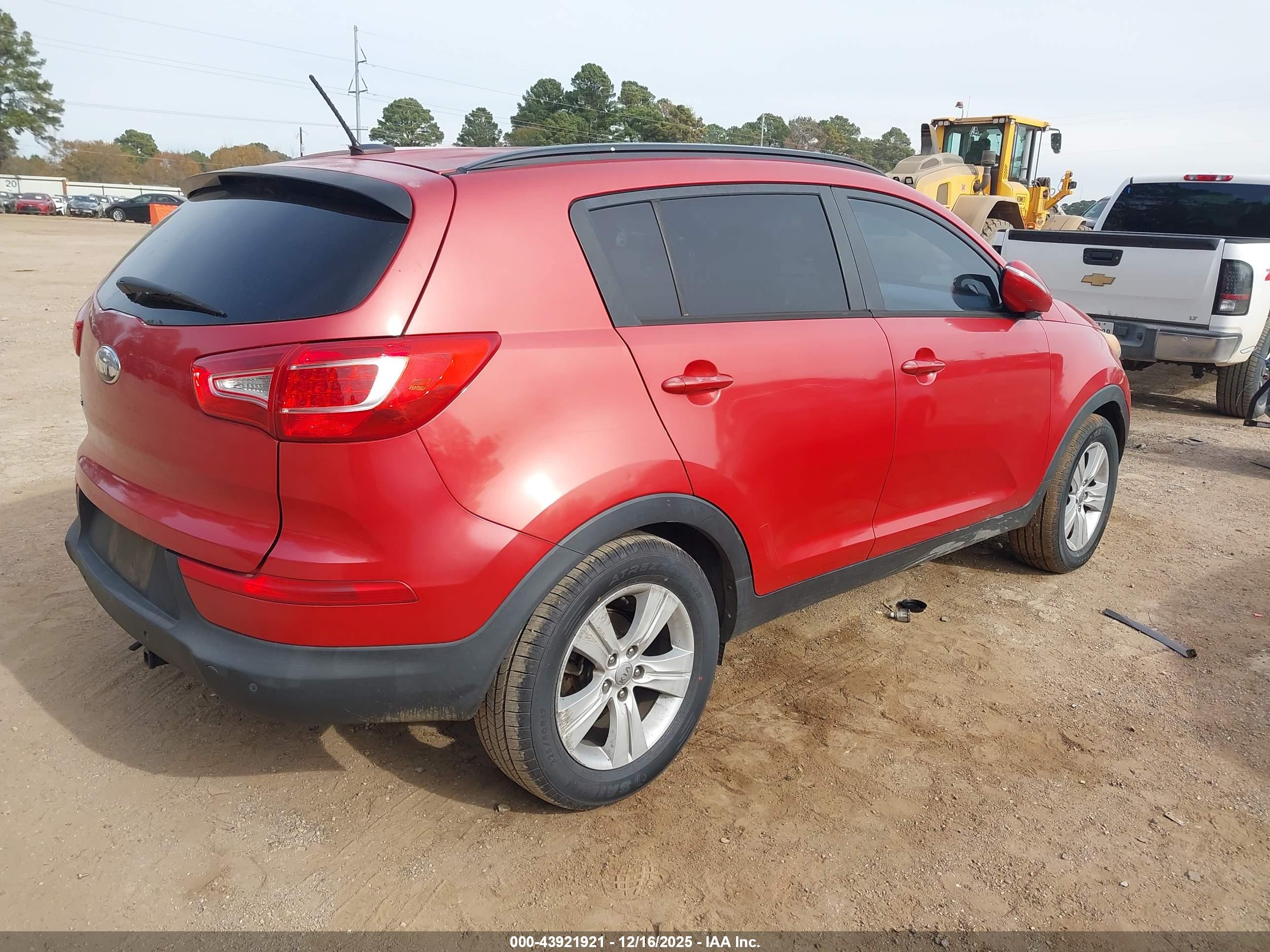 KIA SPORTAGE image 4