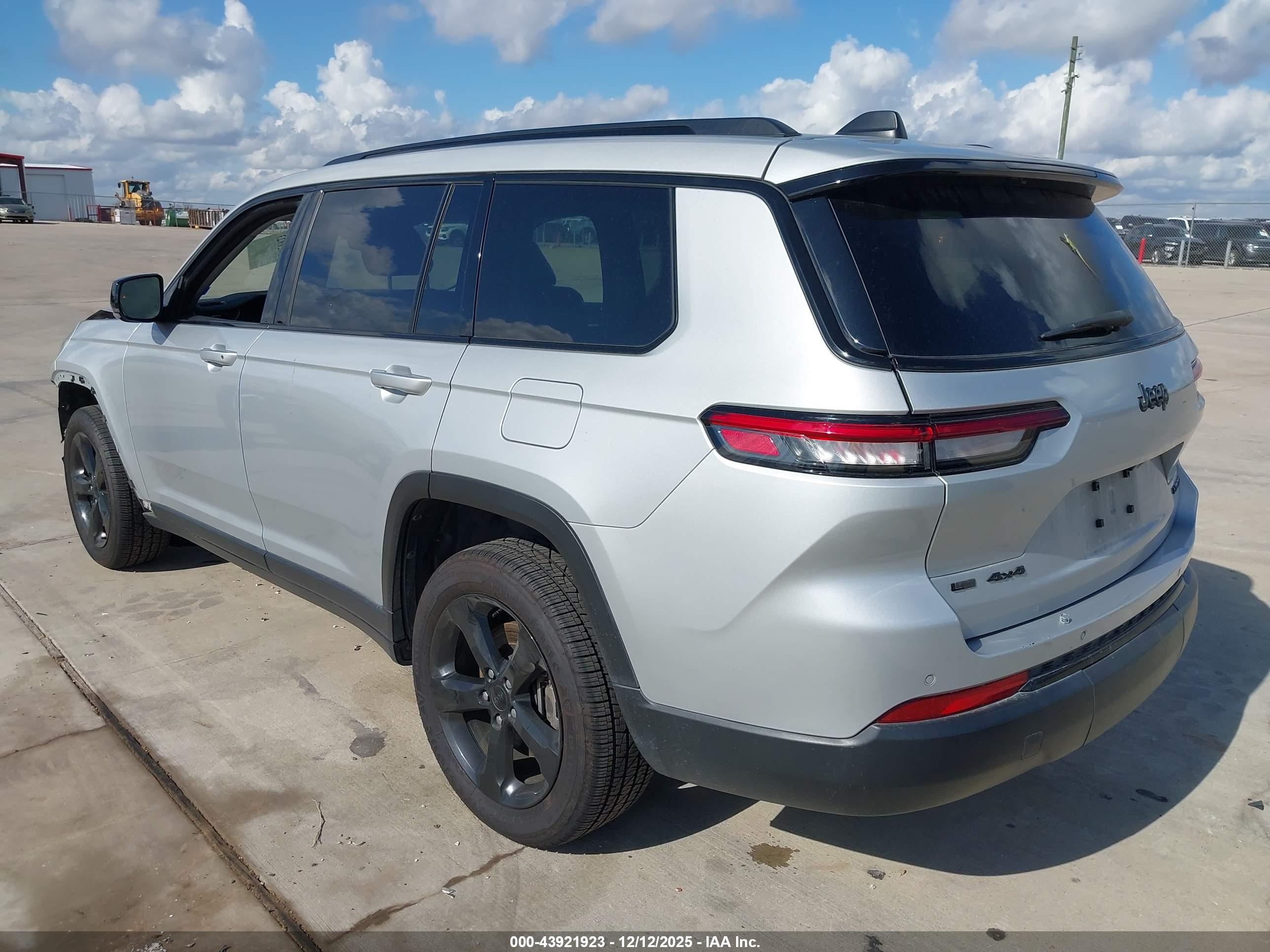 JEEP GRAND image 3