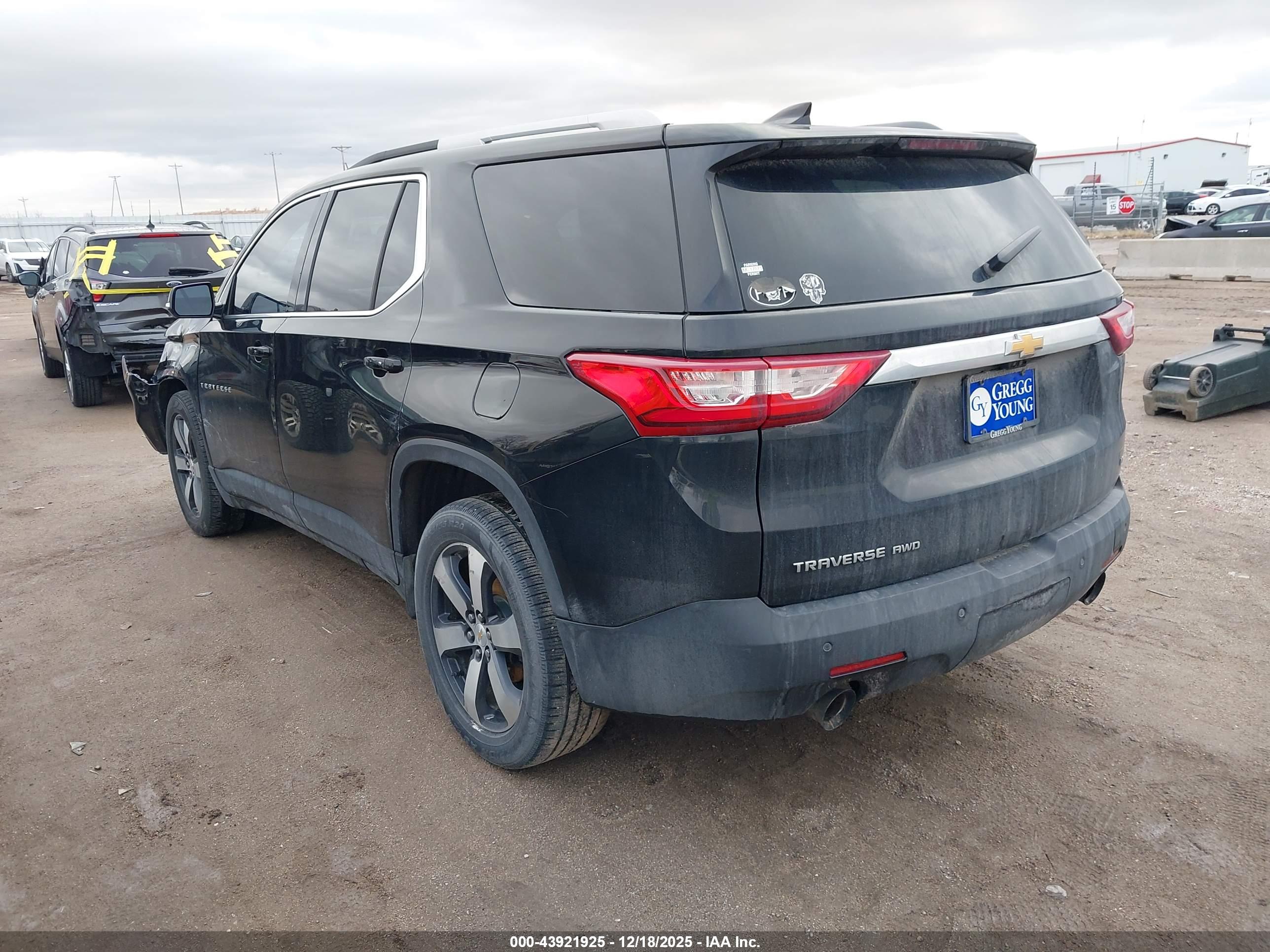 CHEVROLET TRAVERSE image 3