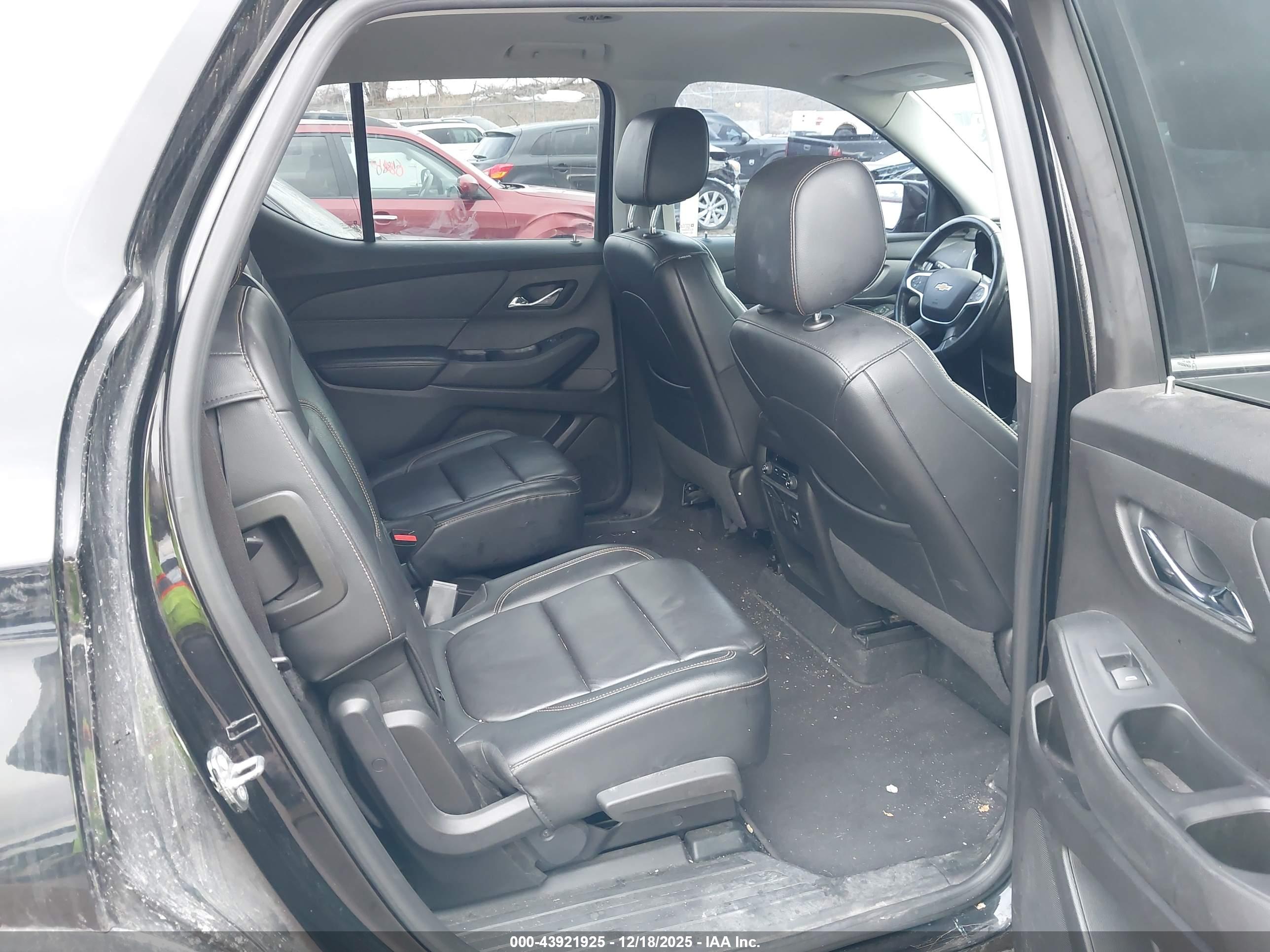 CHEVROLET TRAVERSE image 8