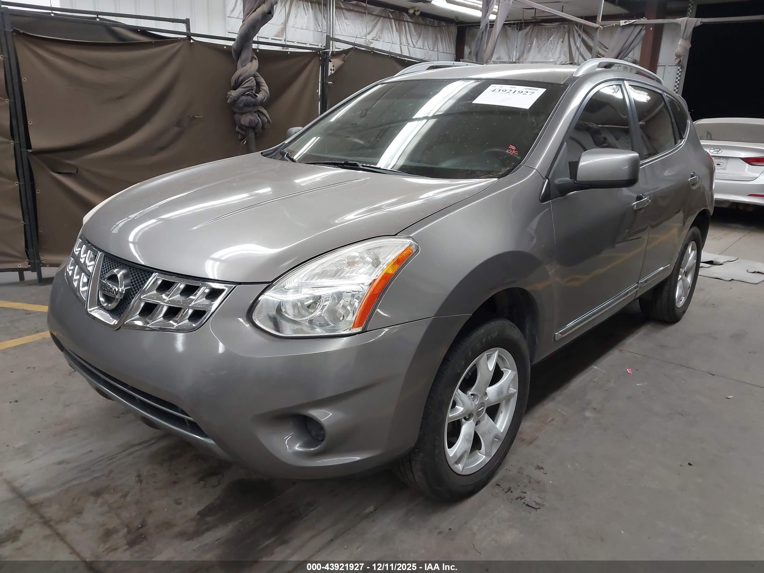 NISSAN ROGUE image 2