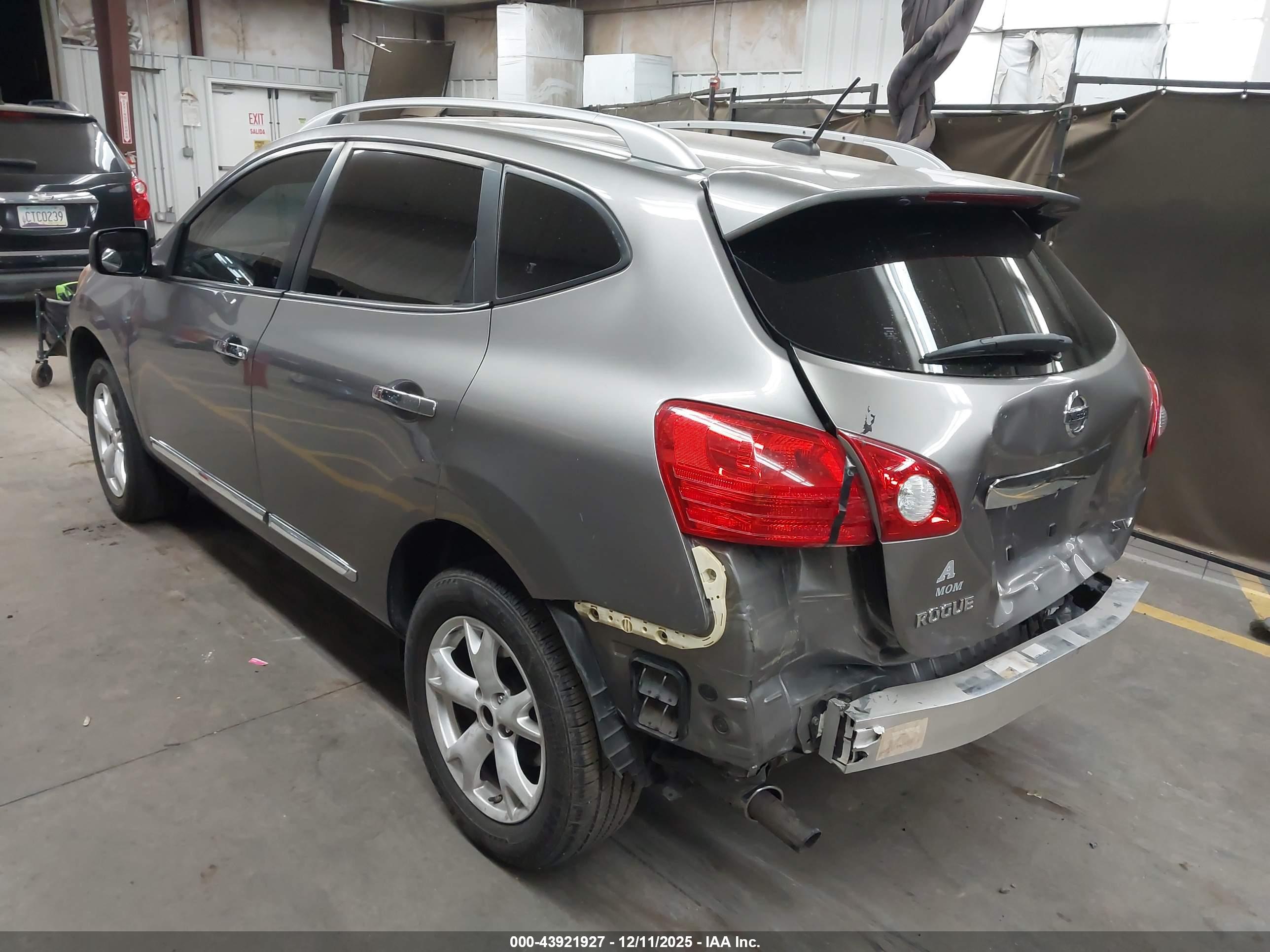 NISSAN ROGUE image 3