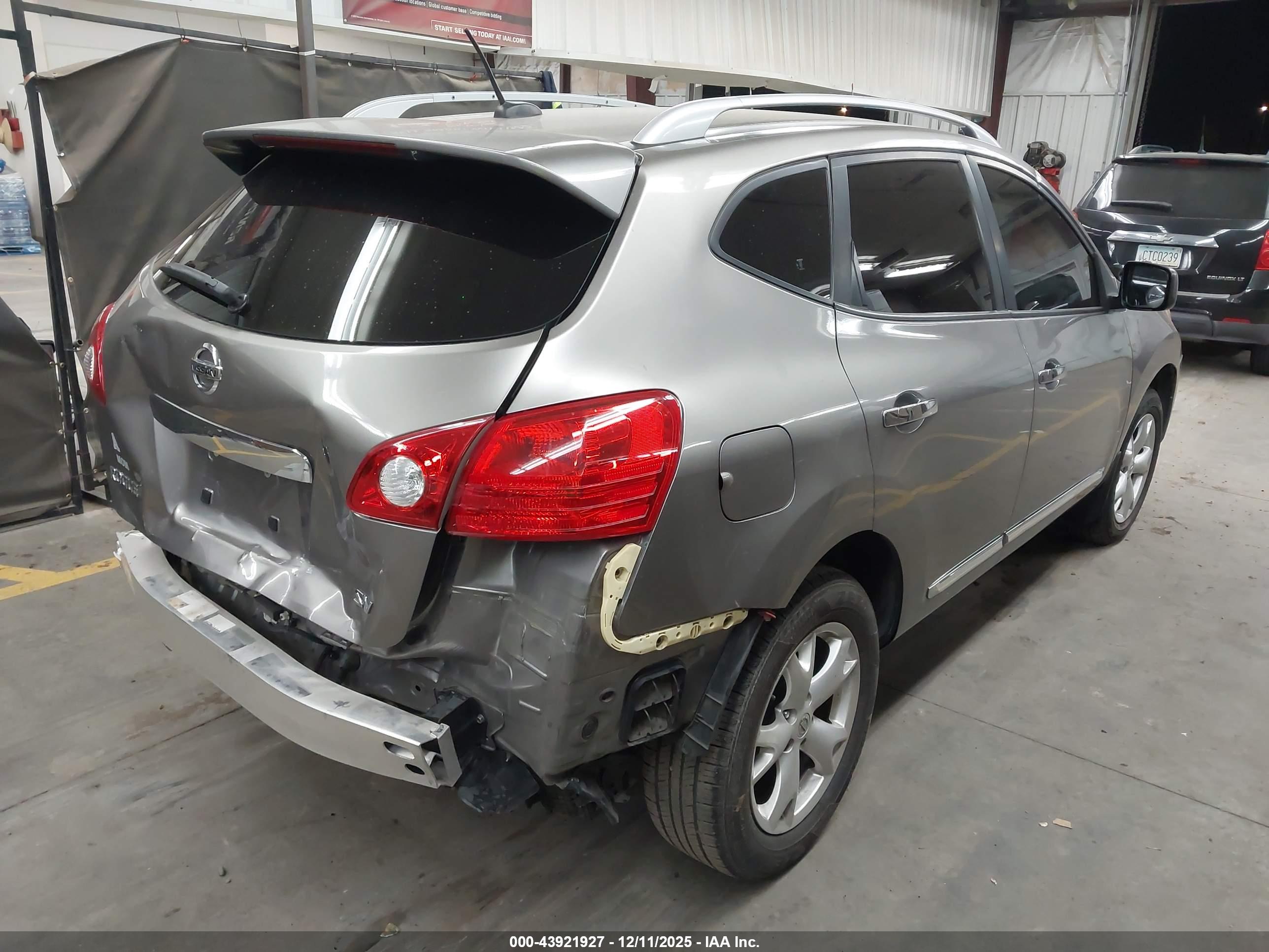 NISSAN ROGUE image 4