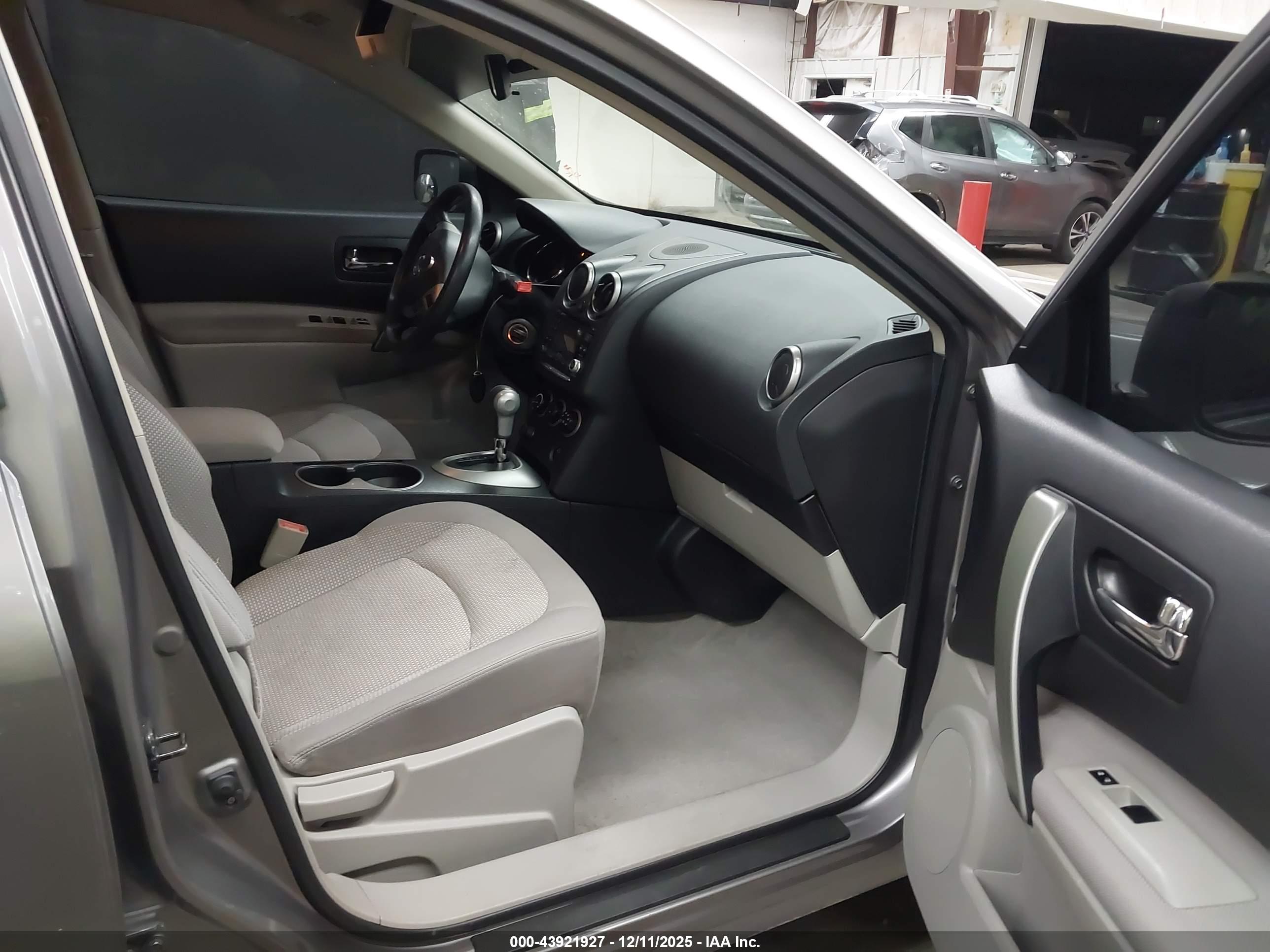 NISSAN ROGUE image 5
