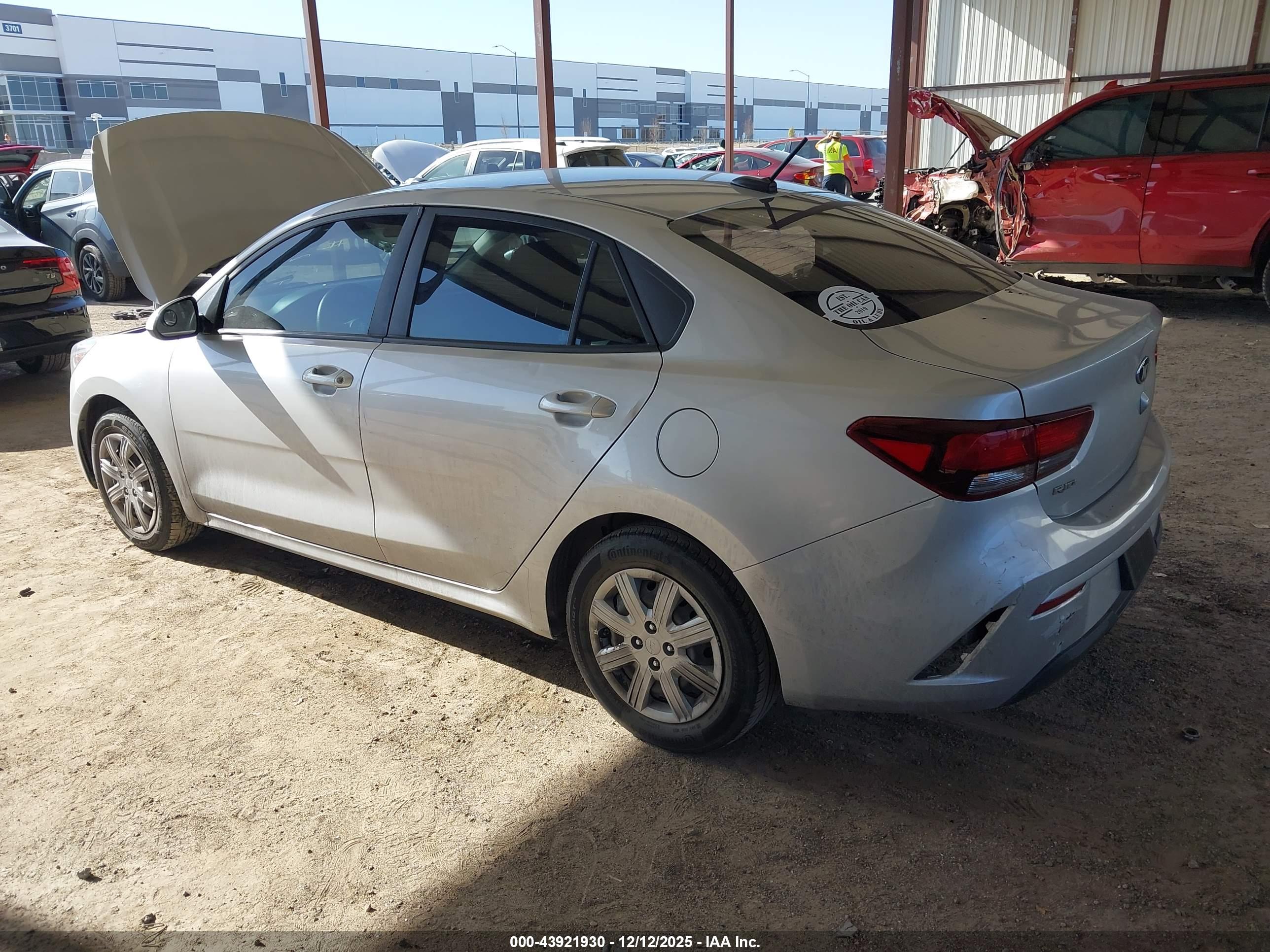 KIA RIO image 3