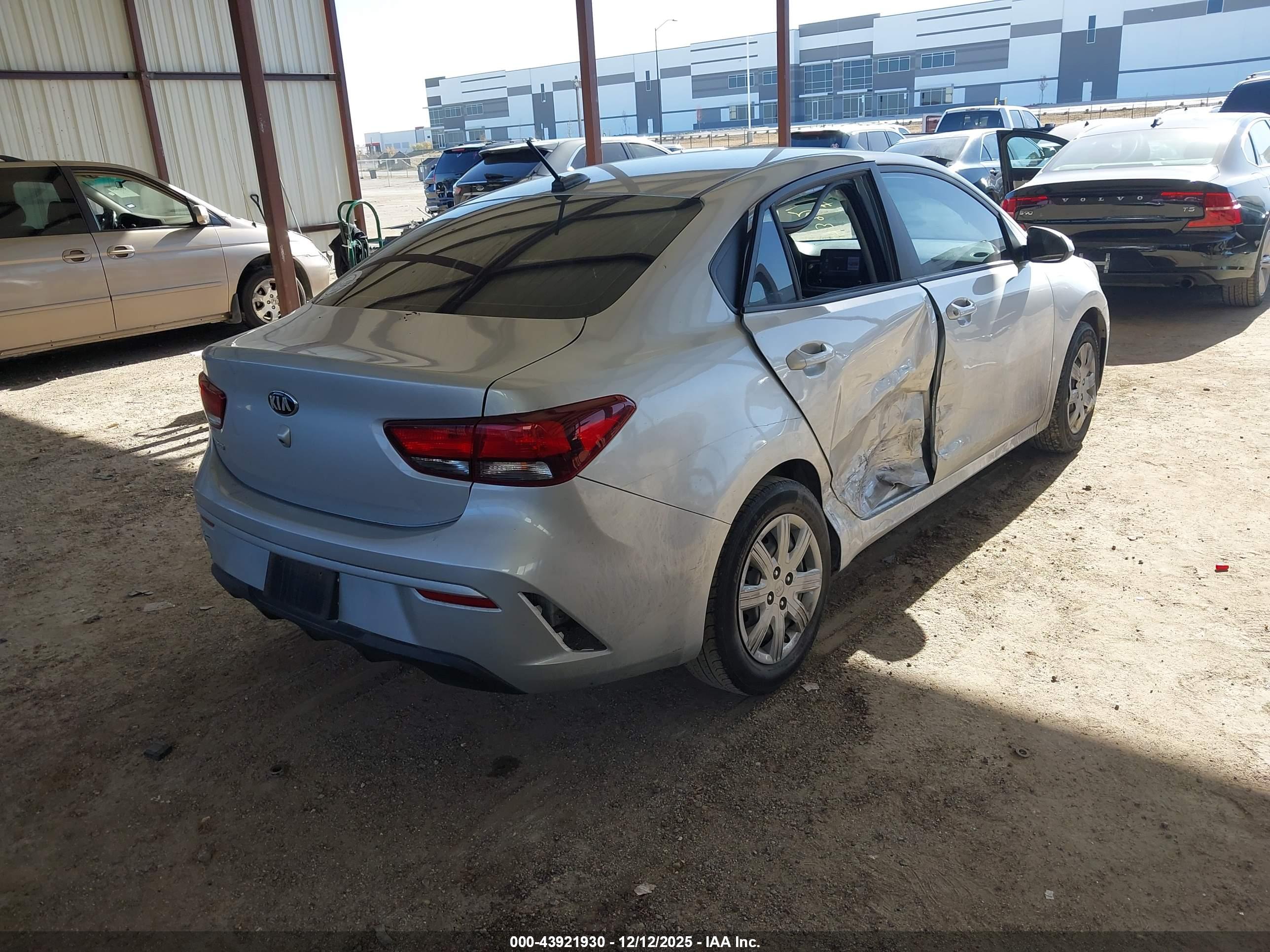 KIA RIO image 4