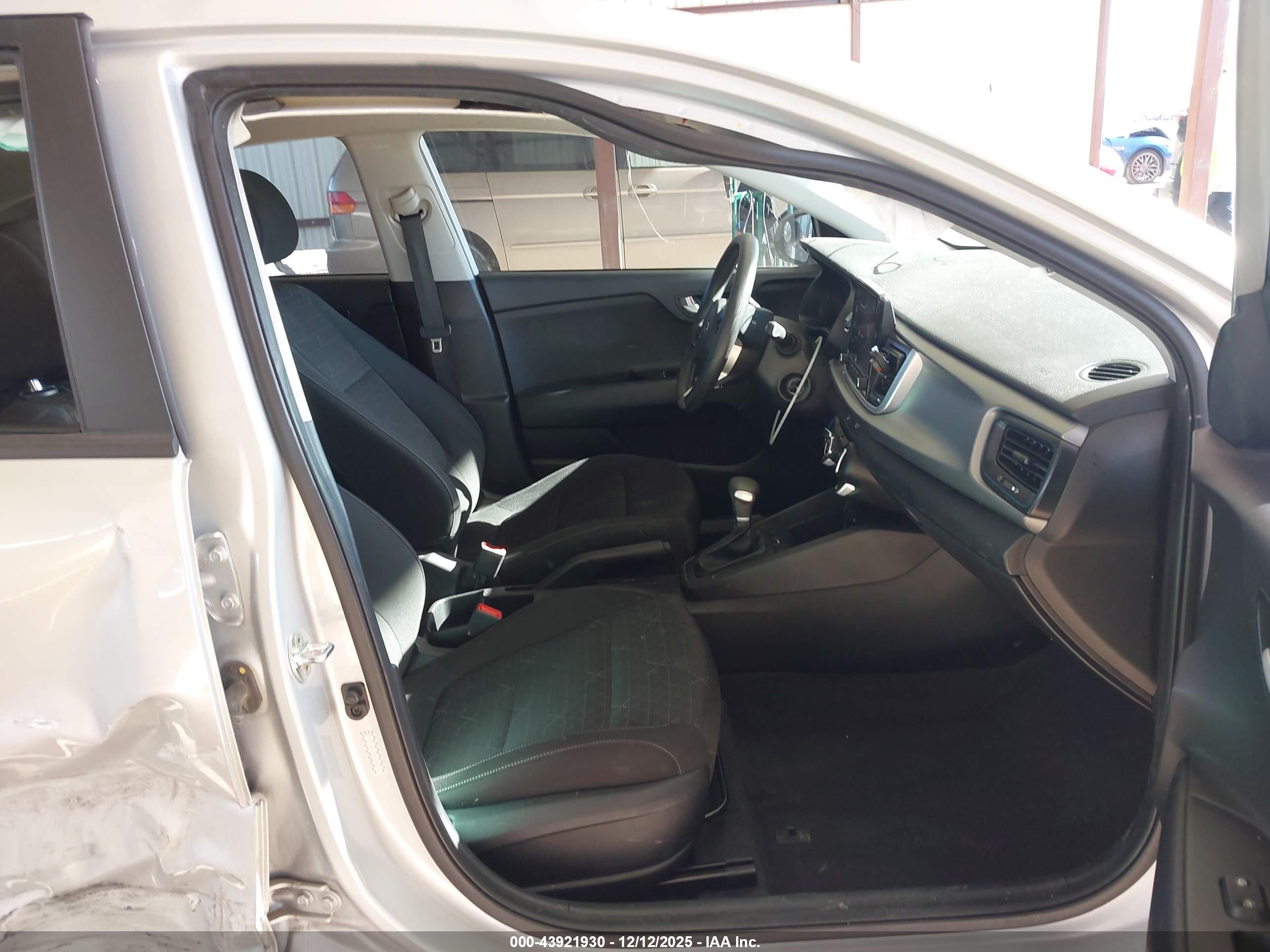 KIA RIO image 5