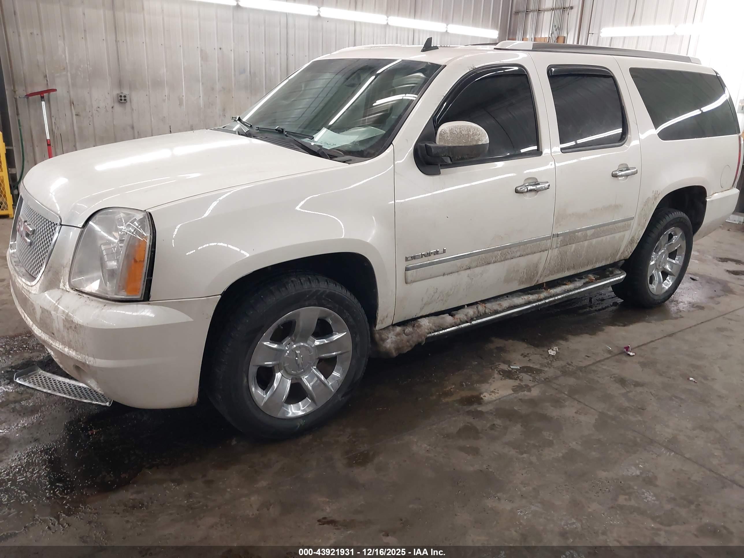 GMC YUKON image 2