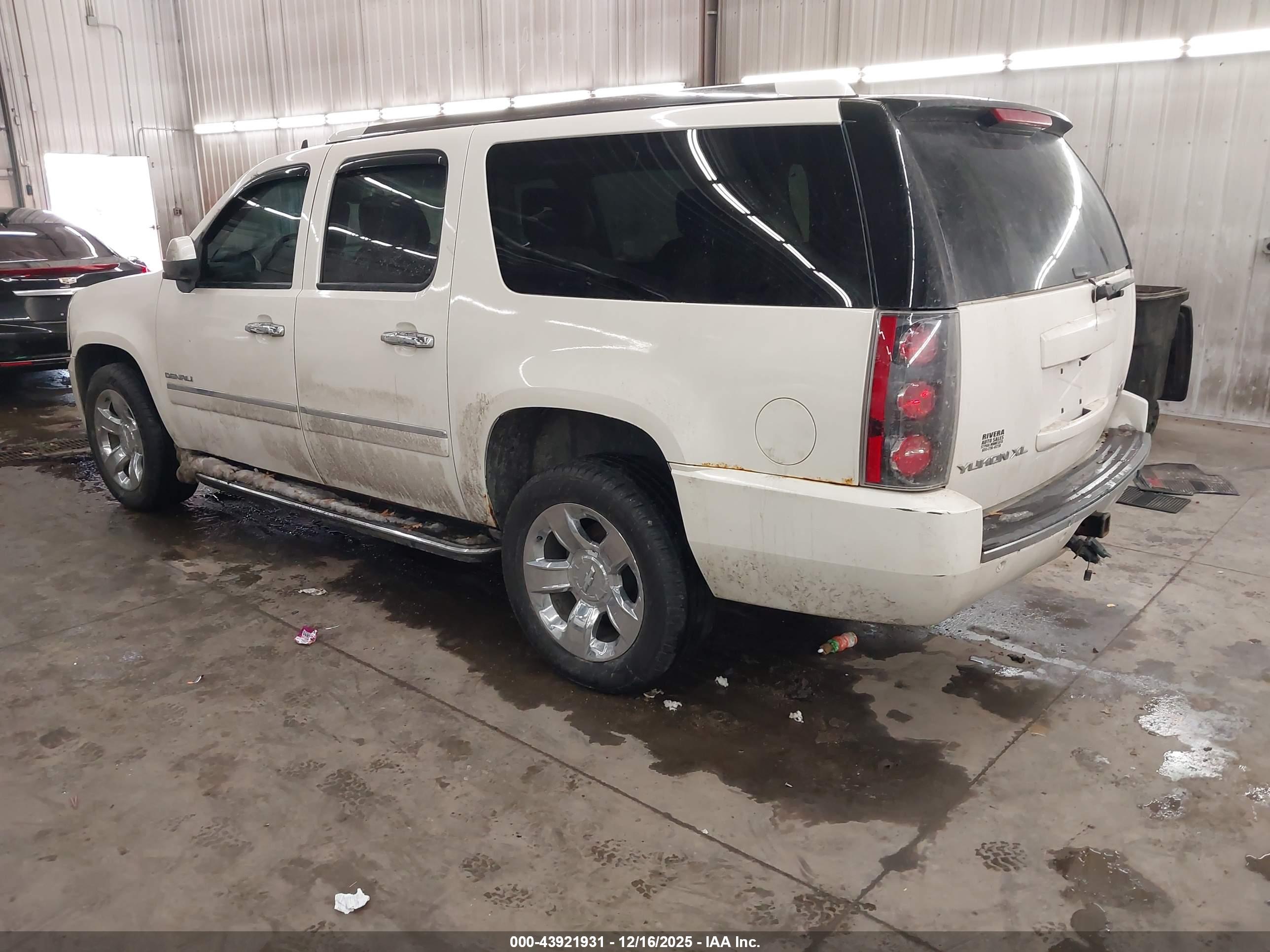 GMC YUKON image 3