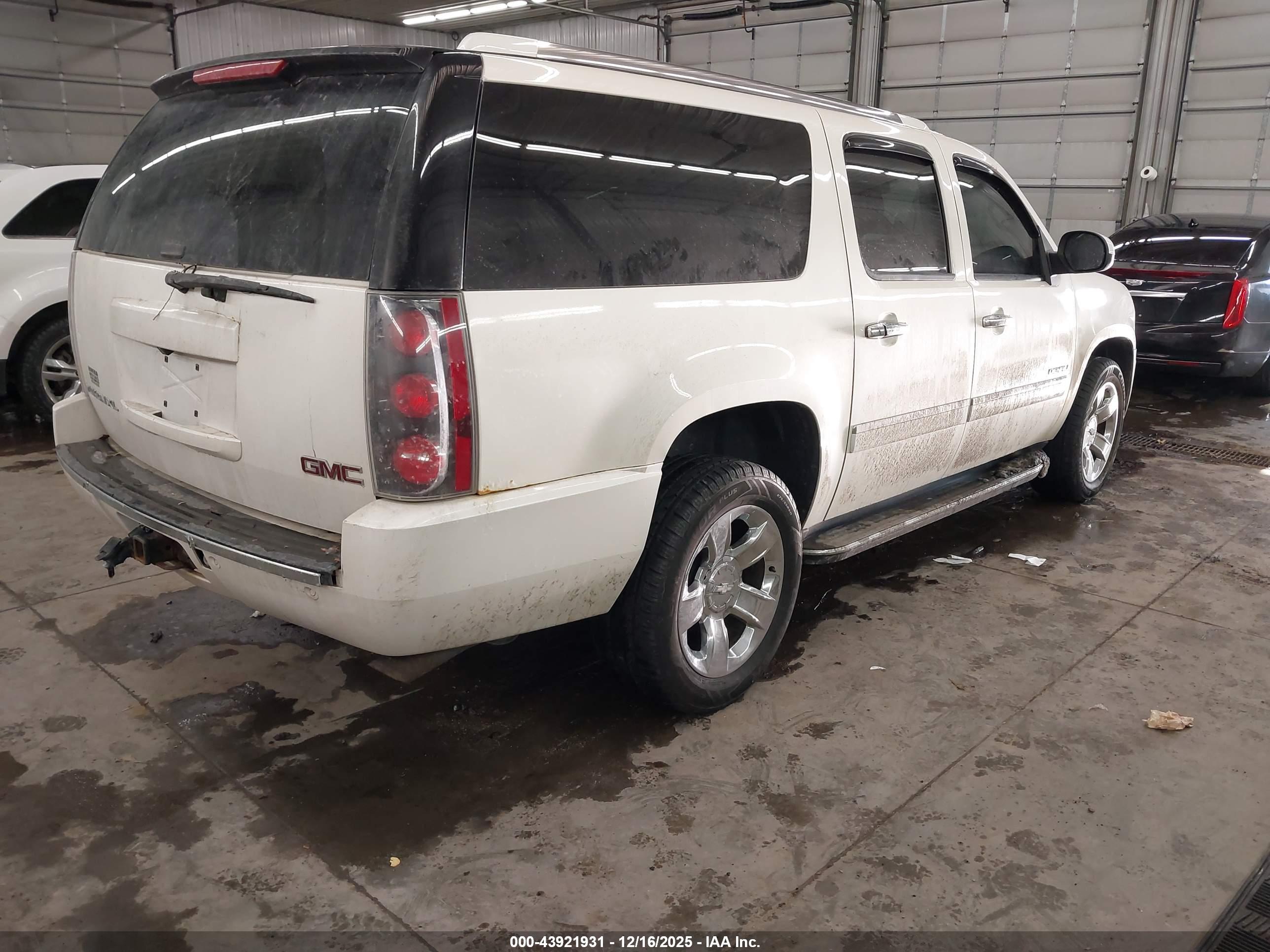 GMC YUKON image 4