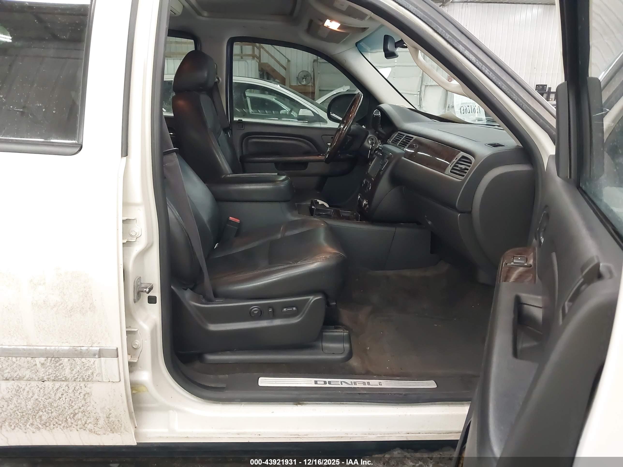 GMC YUKON image 5