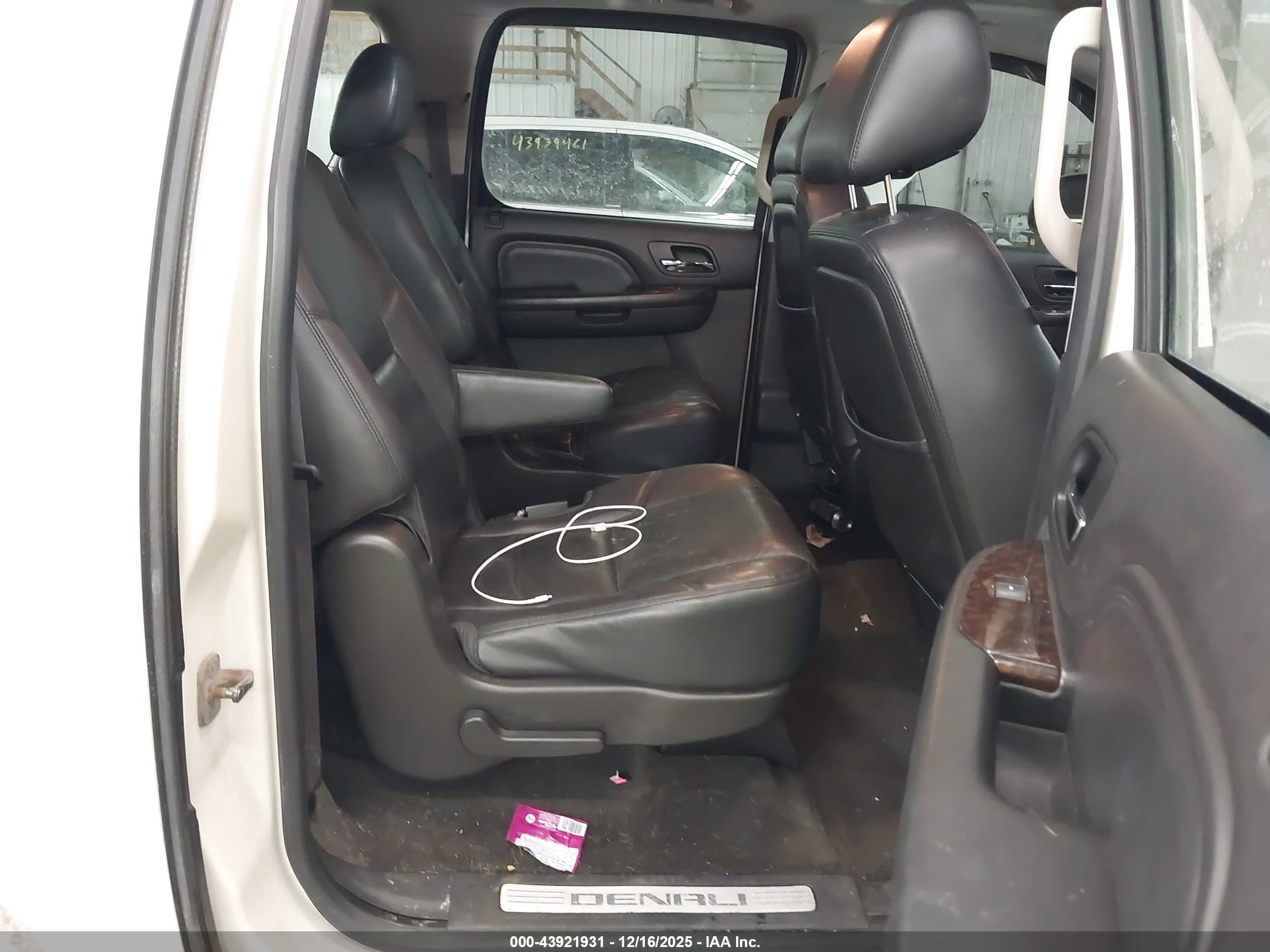 GMC YUKON image 8