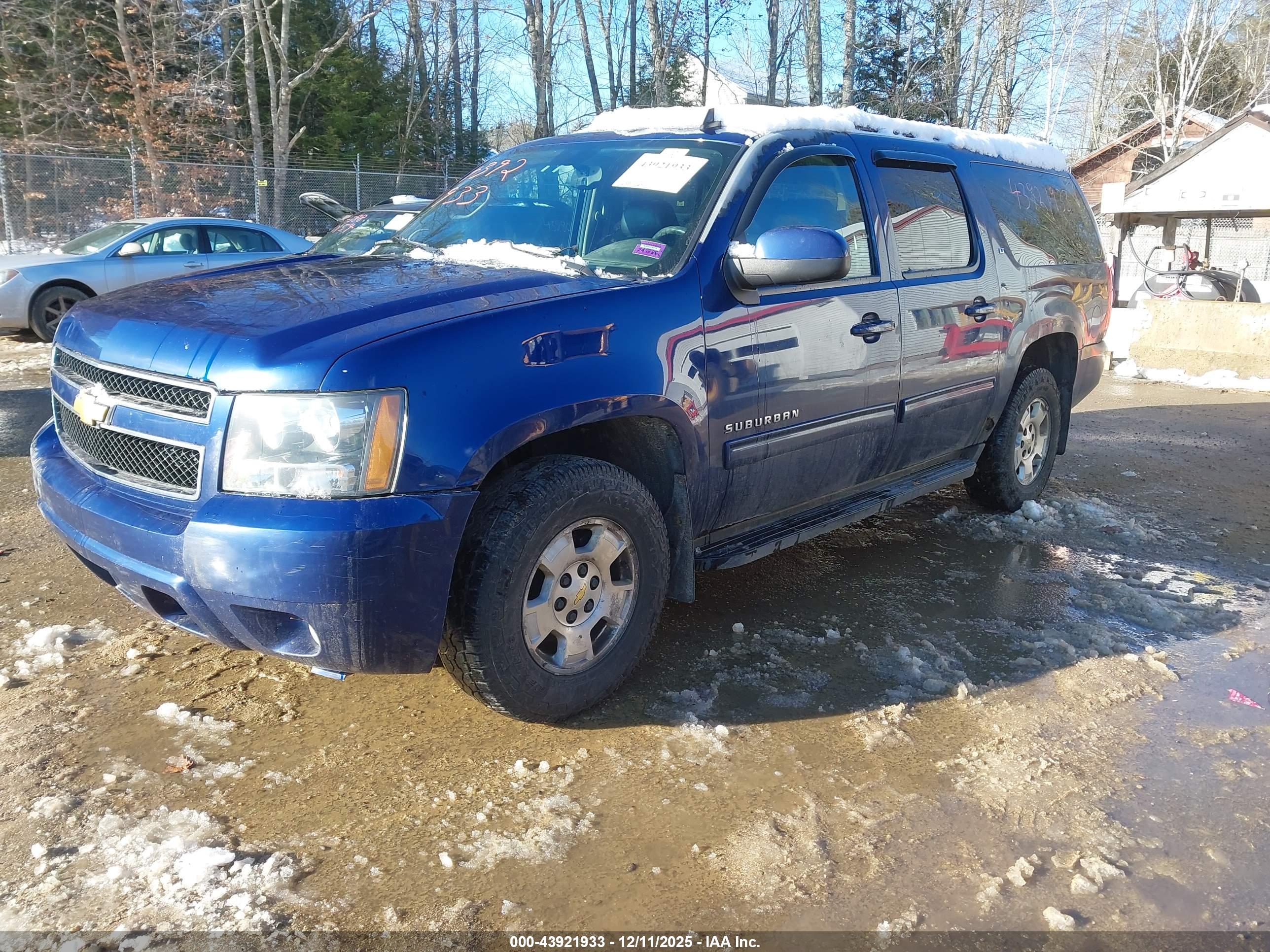 CHEVROLET SUBURBAN image 2