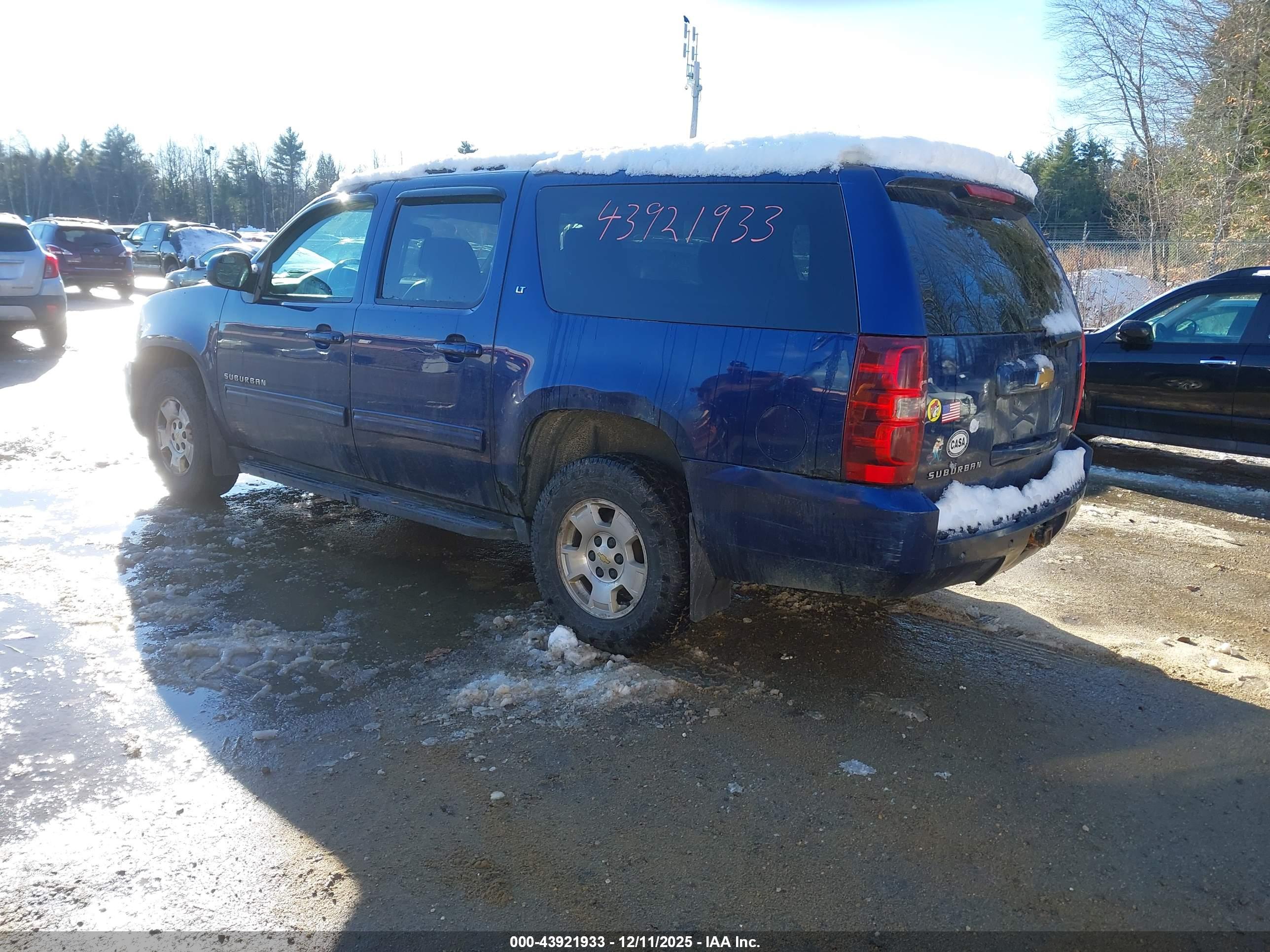 CHEVROLET SUBURBAN image 3
