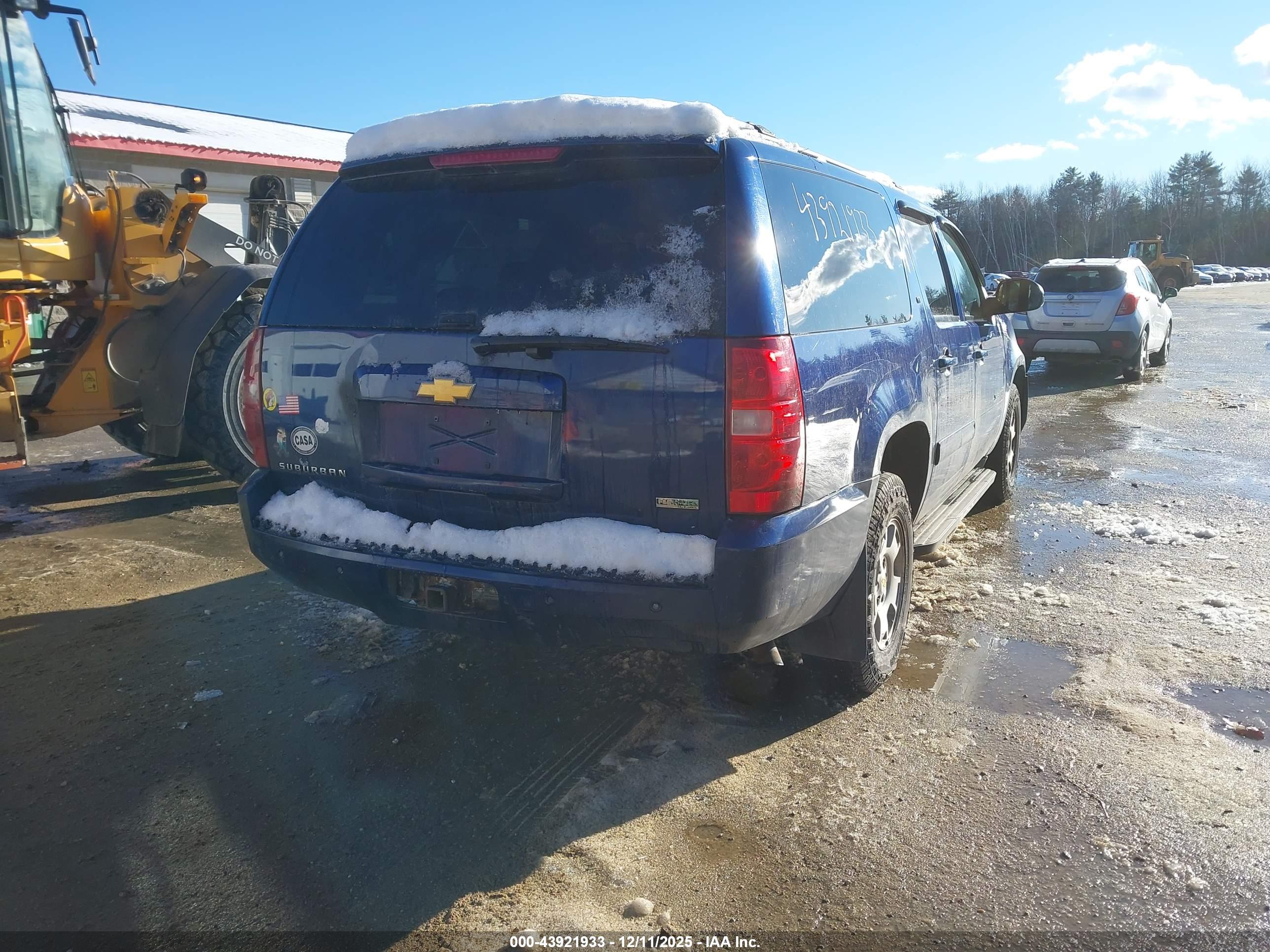 CHEVROLET SUBURBAN image 4