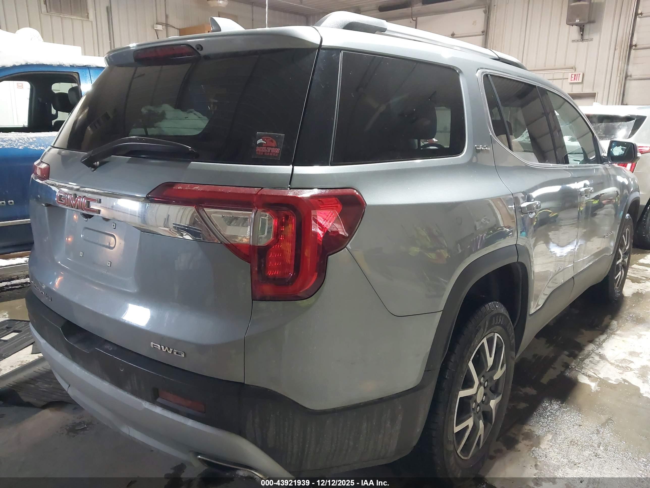 GMC ACADIA image 4