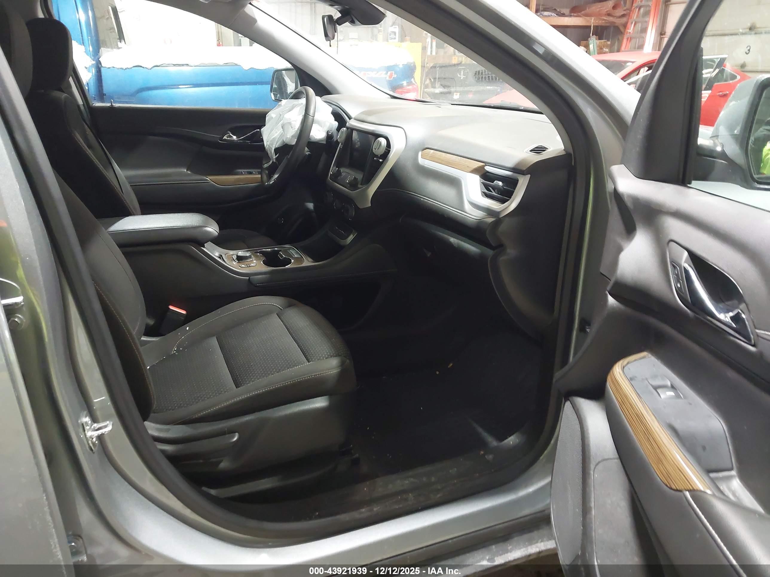 GMC ACADIA image 5