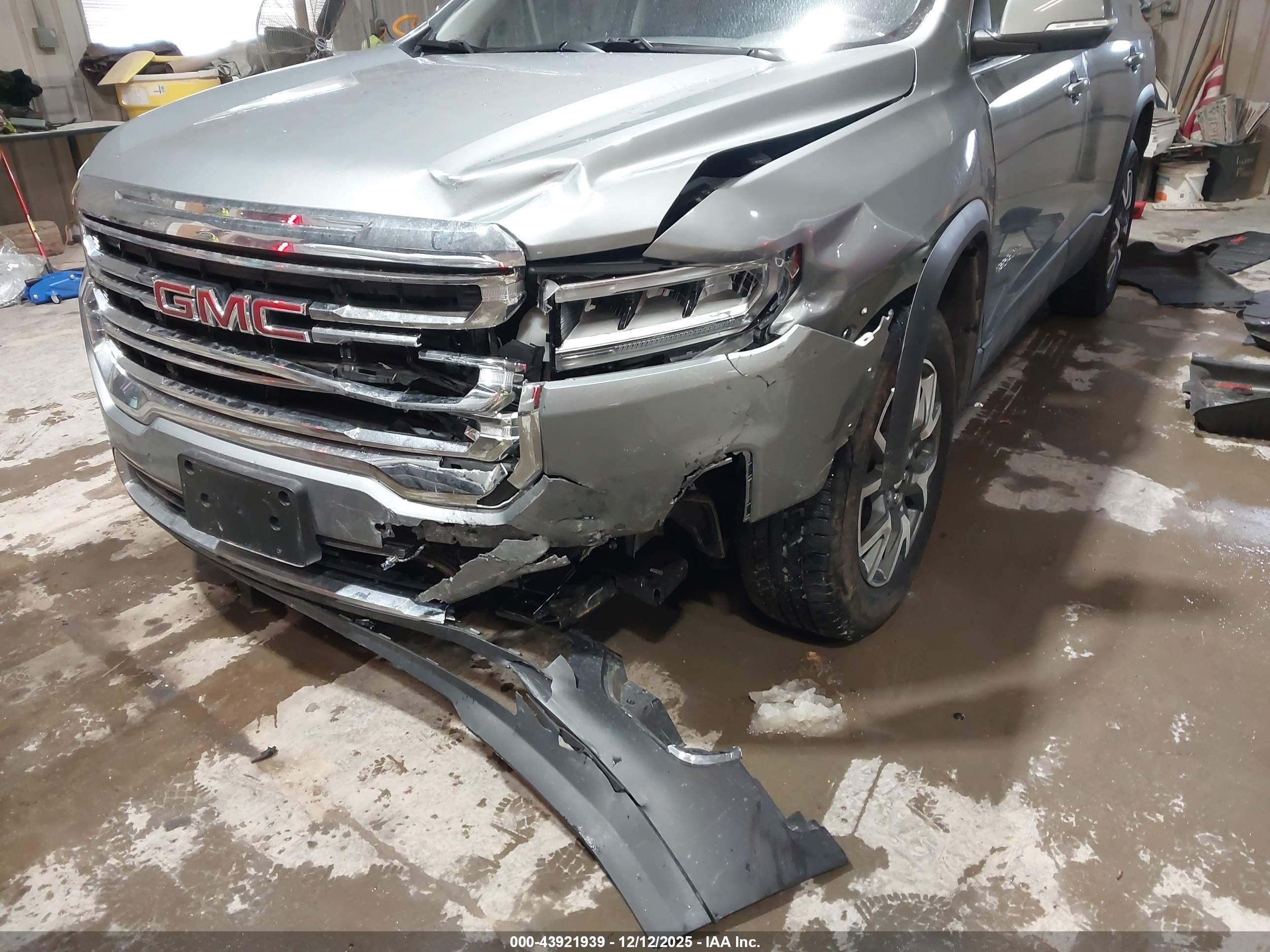 GMC ACADIA image 6