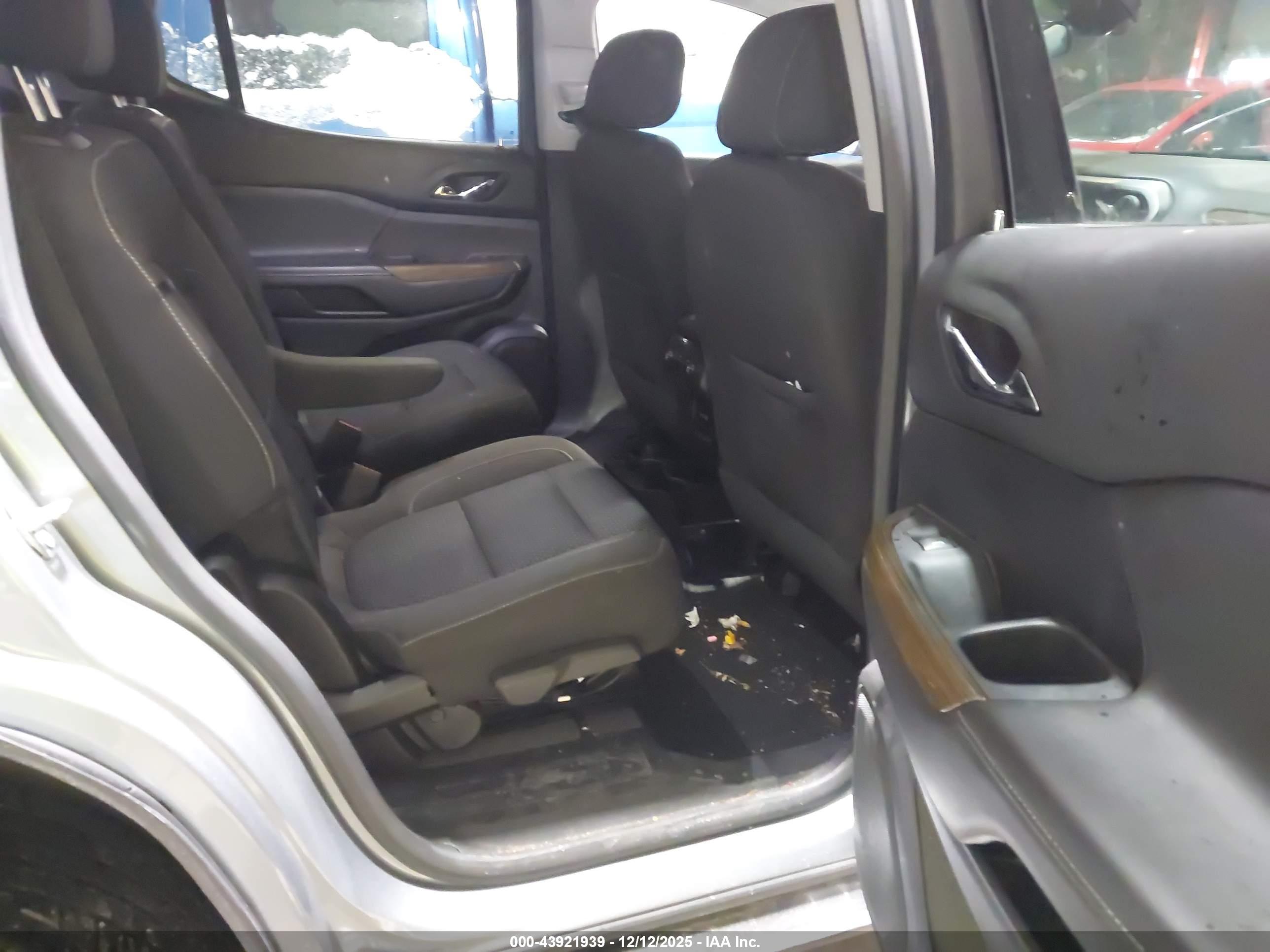 GMC ACADIA image 8