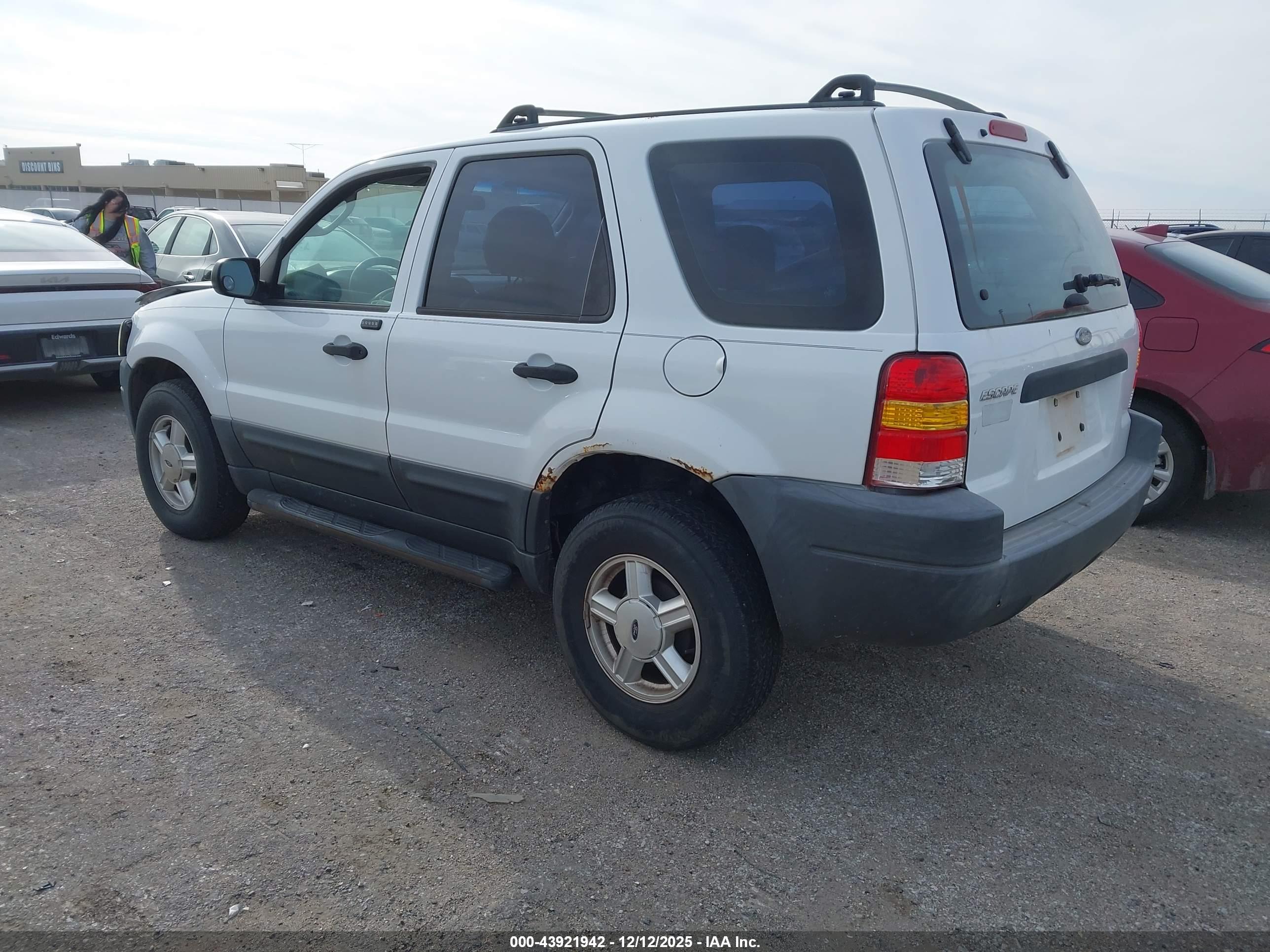 FORD ESCAPE image 3