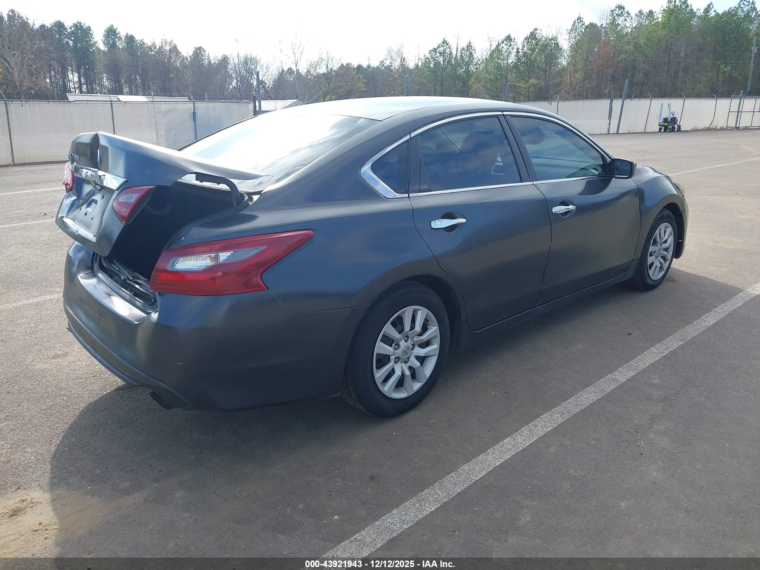 NISSAN ALTIMA image 4