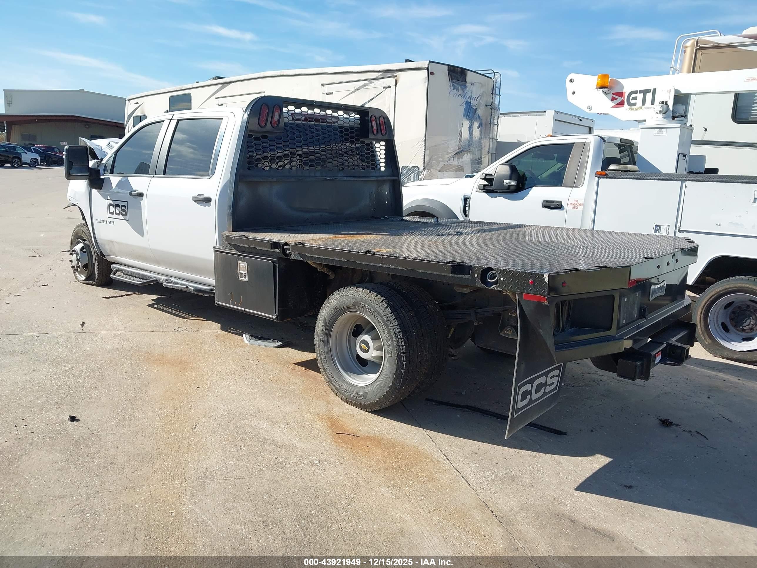 CHEVROLET SILVERADO image 3