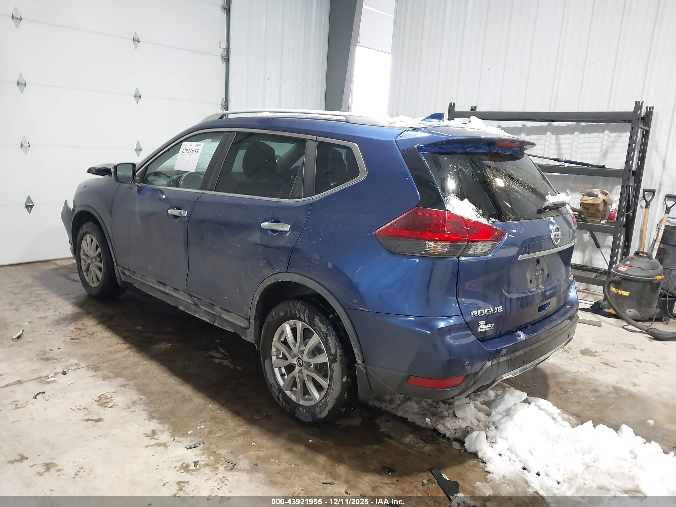 NISSAN ROGUE image 3