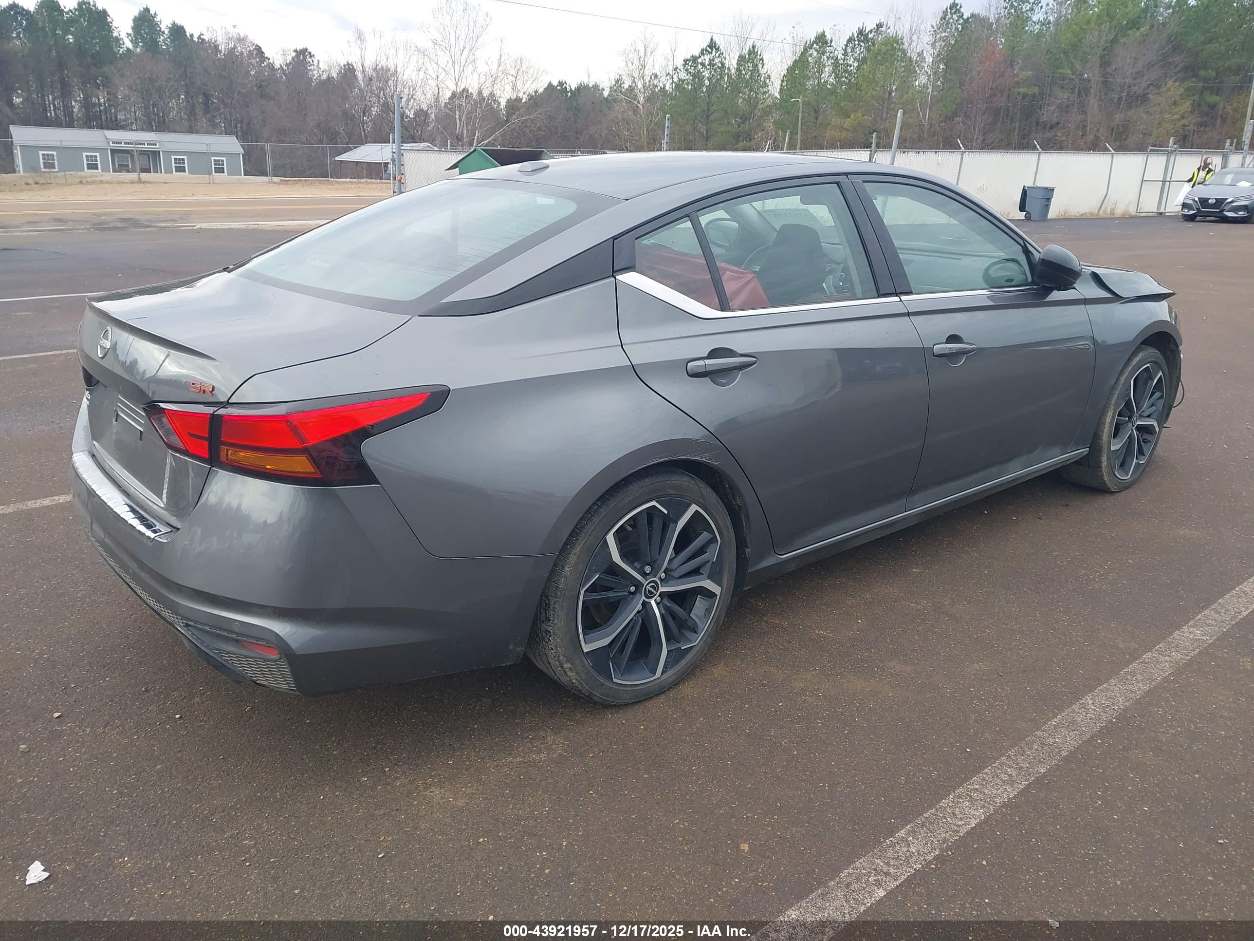NISSAN ALTIMA image 4